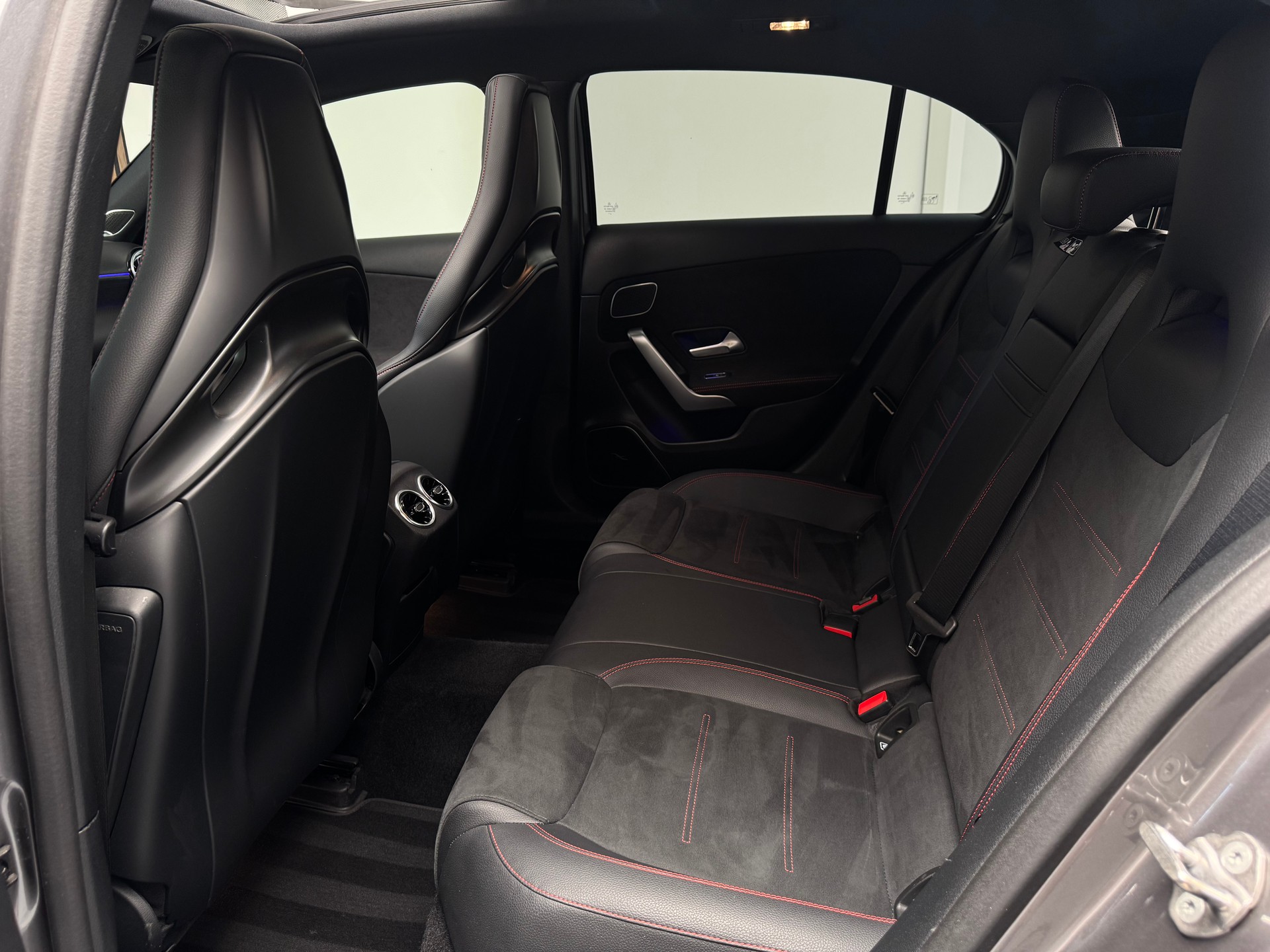 MERCEDES-BENZ A 45 S AMG 4Matic+ Speedshift-image-22