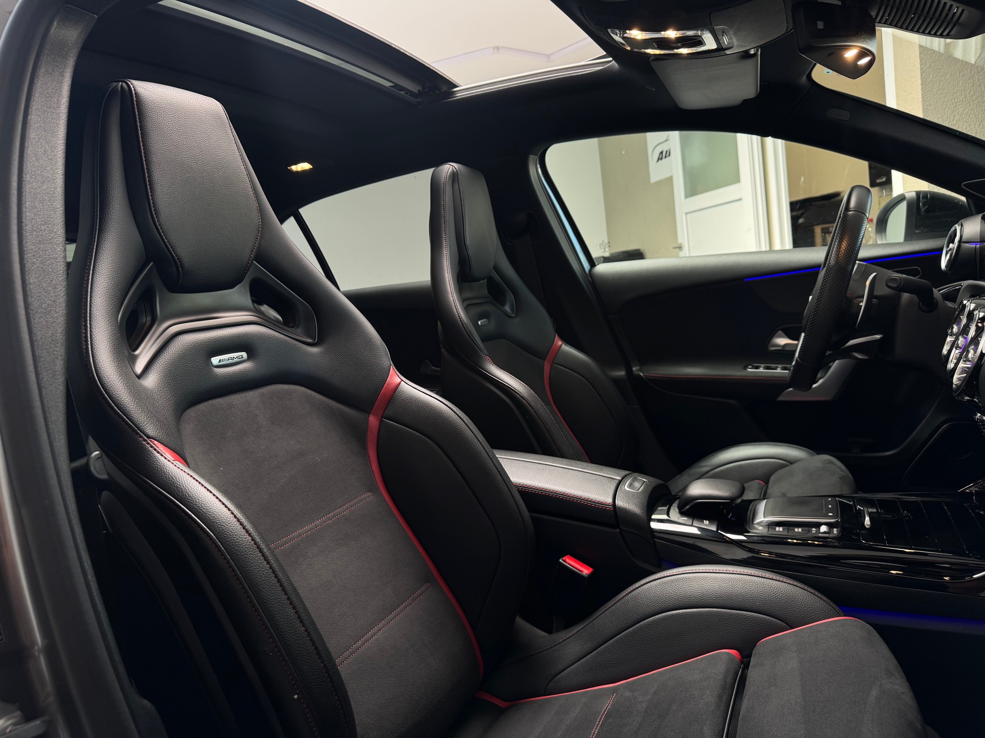MERCEDES-BENZ A 45 S AMG 4Matic+ Speedshift-image-19