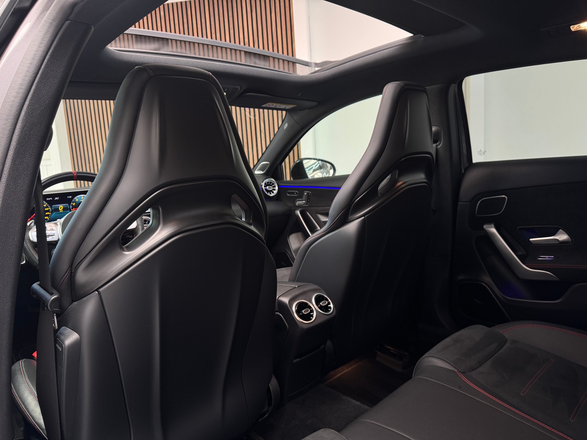MERCEDES-BENZ A 45 S AMG 4Matic+ Speedshift-image-23