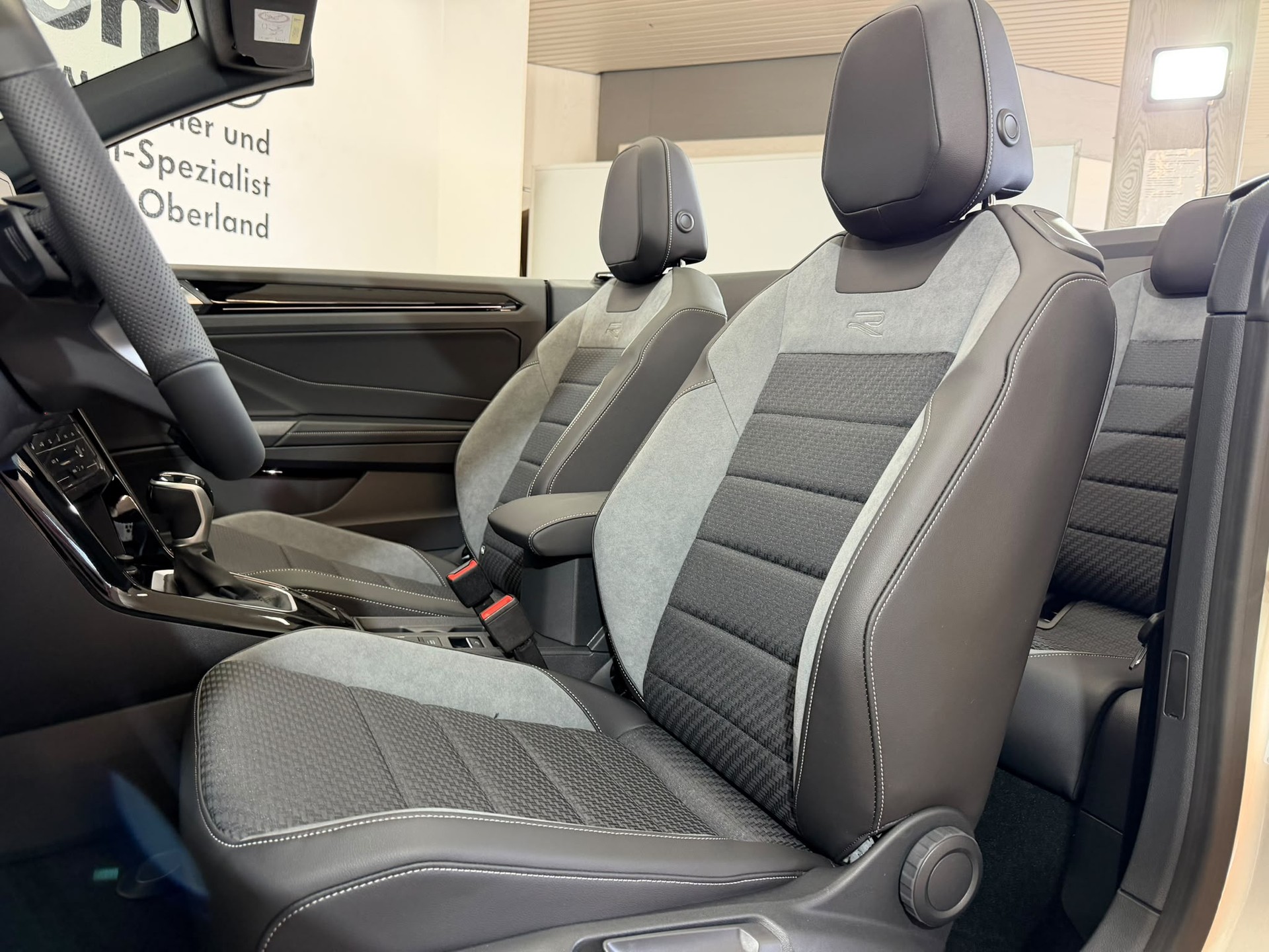 VW T-Roc Cabriolet 1.5 TSI EVO R-Line DSG-image-9