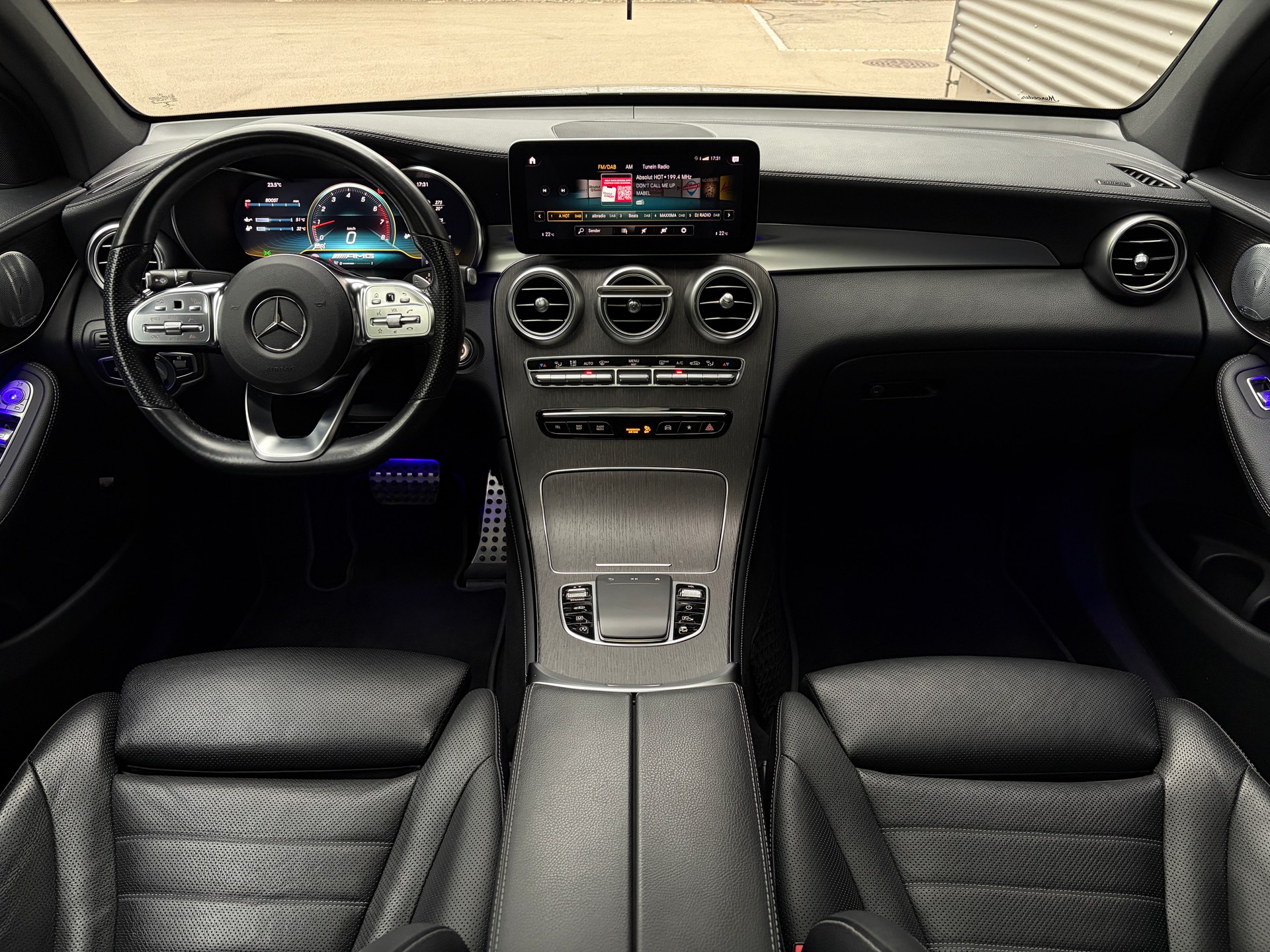 MERCEDES-BENZ GLC 300 d Coupé AMG Line 4m-image-5