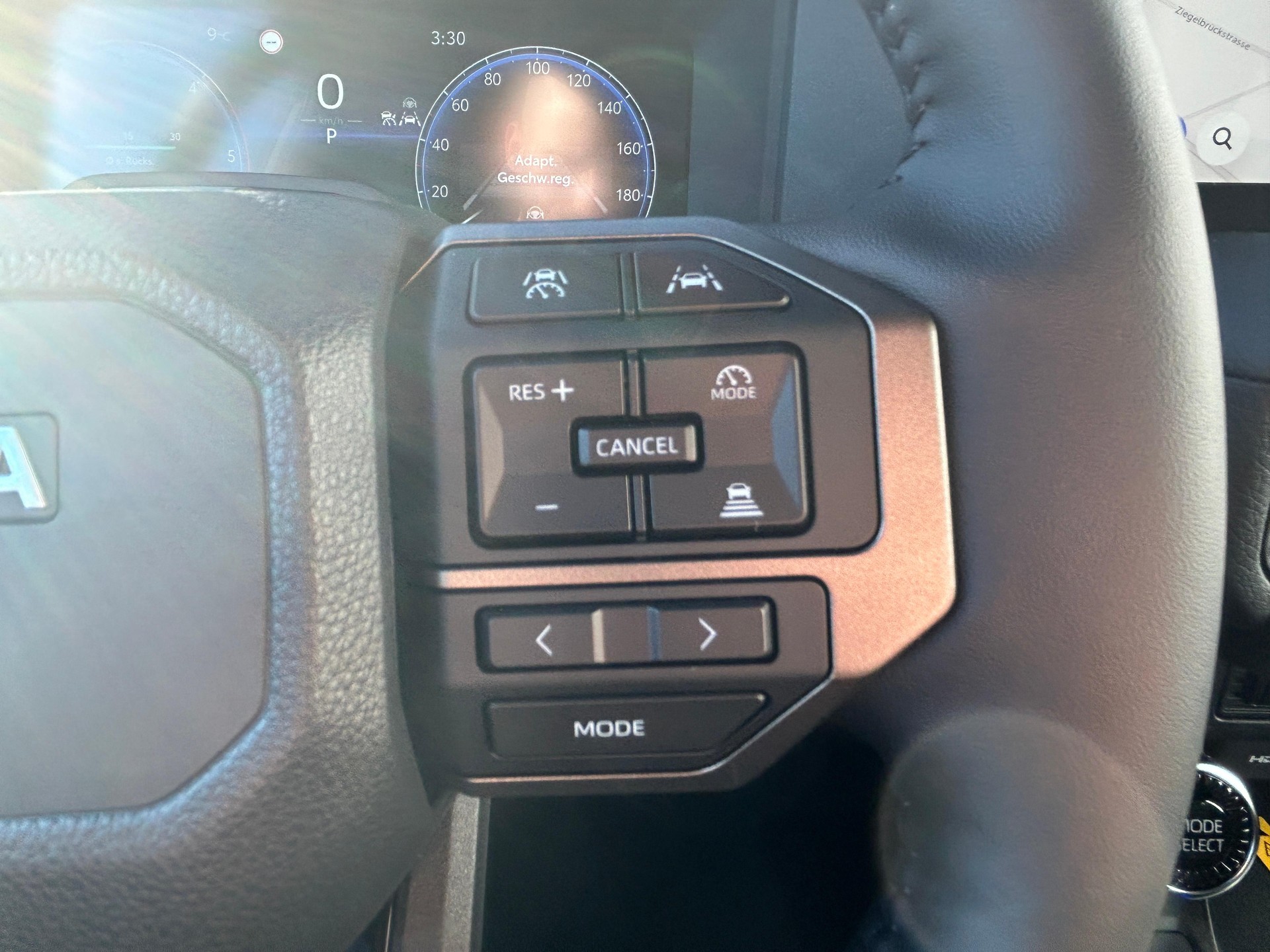 TOYOTA Land Cruiser 2.8 D 48V Style-image-13