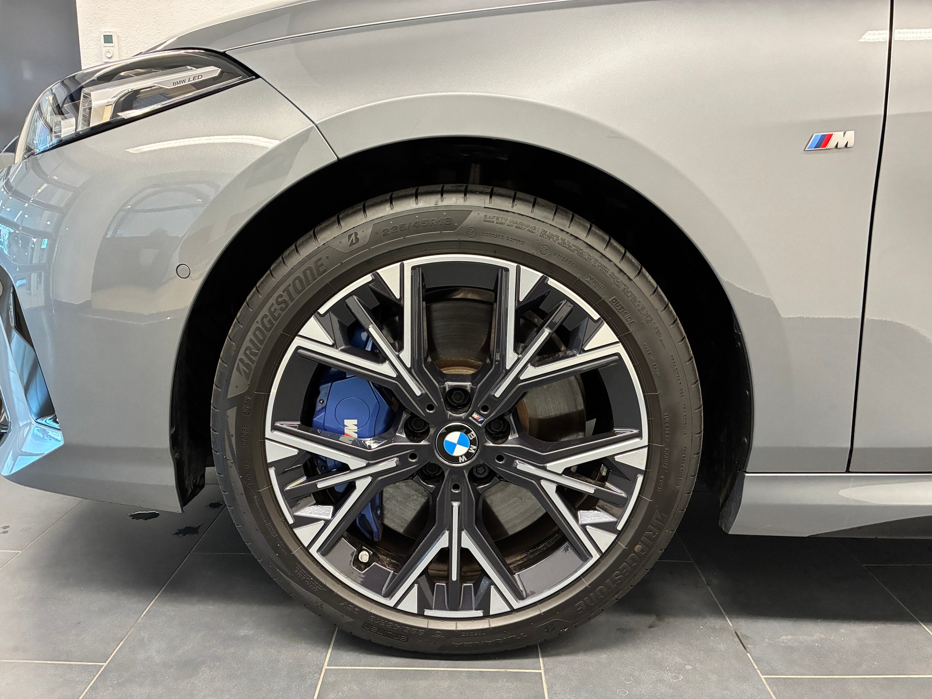 BMW M135 xDrive-showroom-element-2