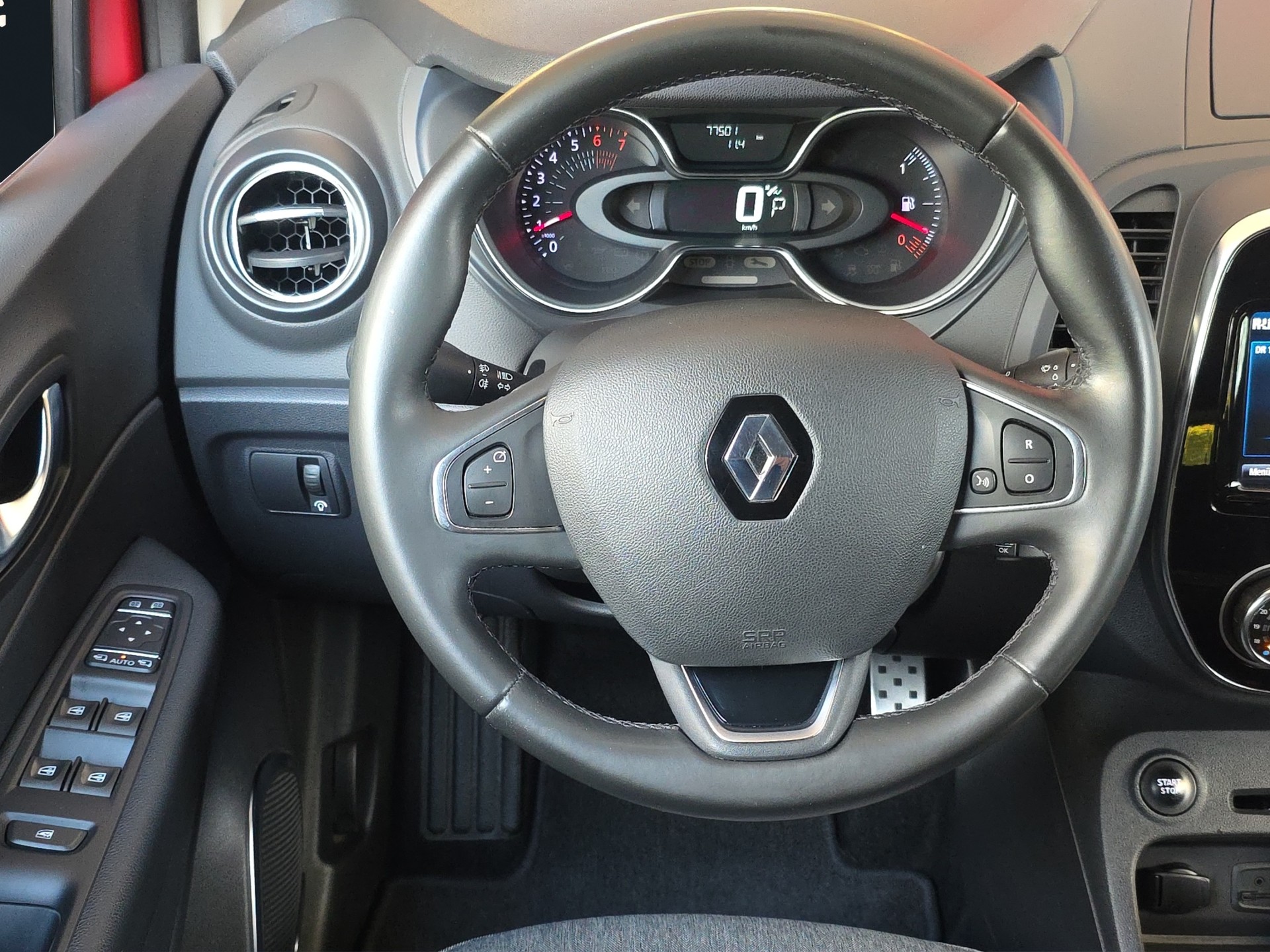 RENAULT Captur 1.2 T 16V Intens EDC-image-11