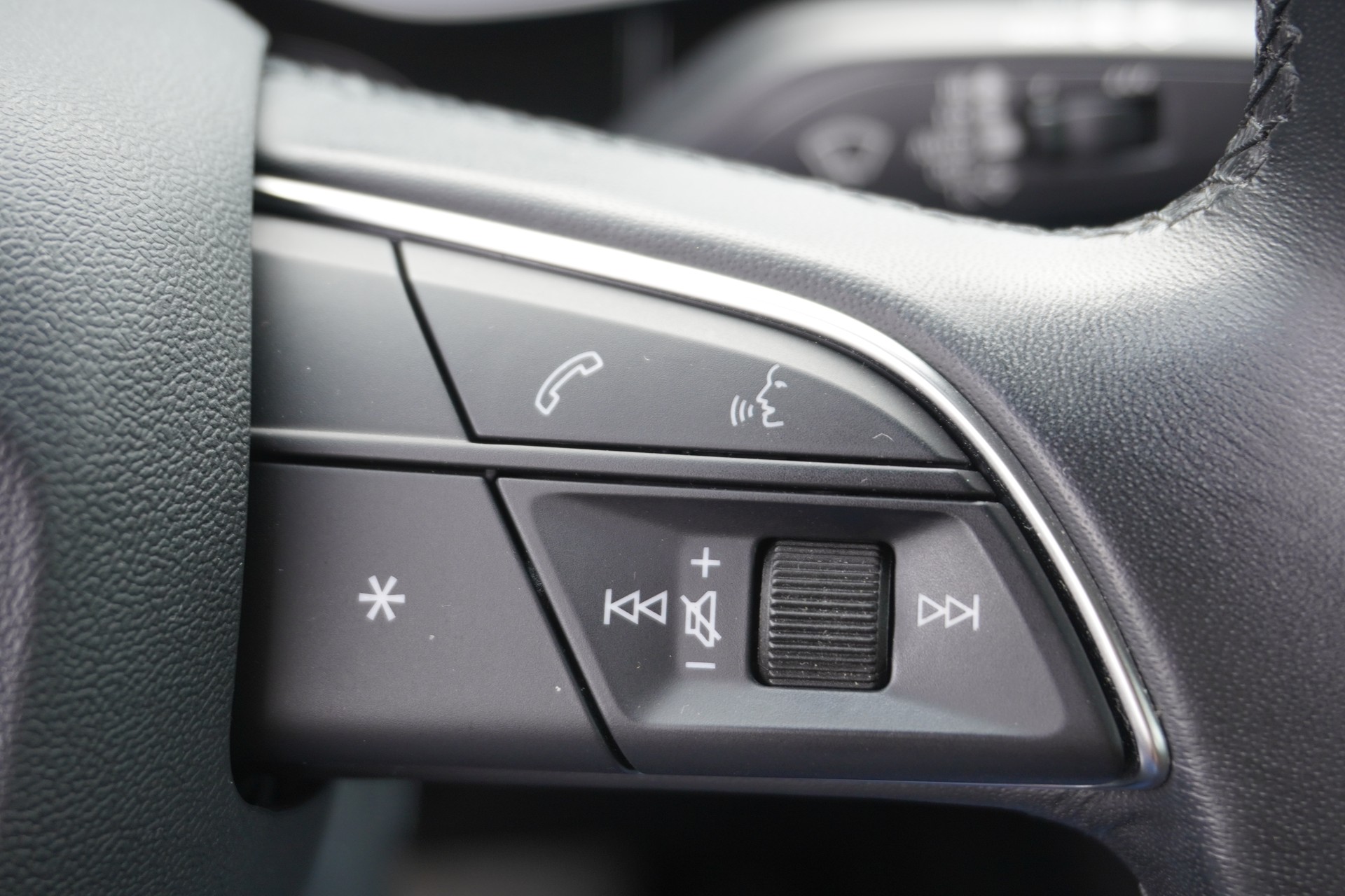 AUDI Q3 35 TFSI Attraction S-tronic-image-35