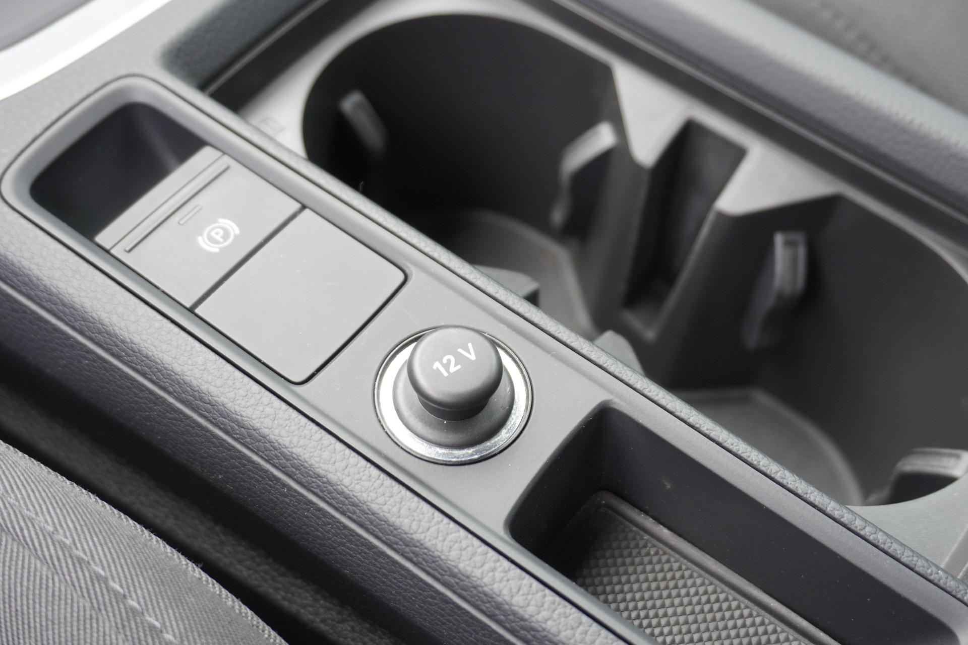 AUDI Q3 35 TFSI Attraction S-tronic-image-19
