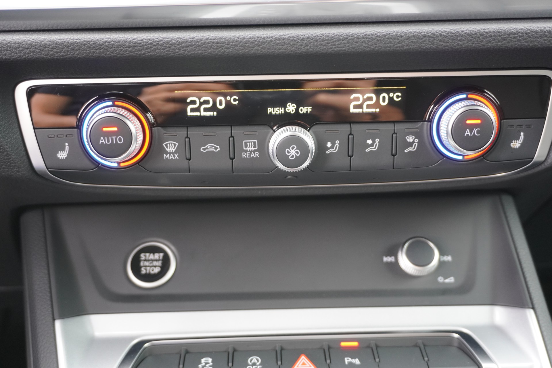 AUDI Q3 35 TFSI Attraction S-tronic-image-21