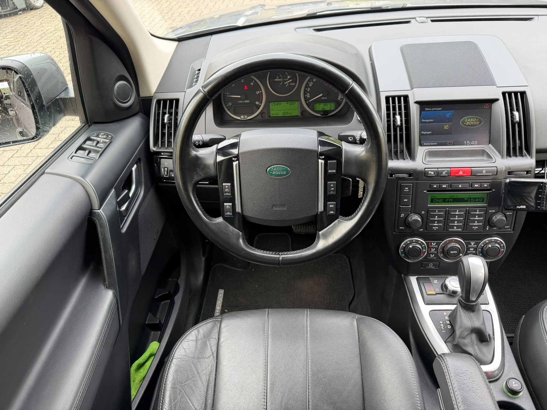 LAND ROVER Freelander 2.2 SD4 HSE Automatic-image-12