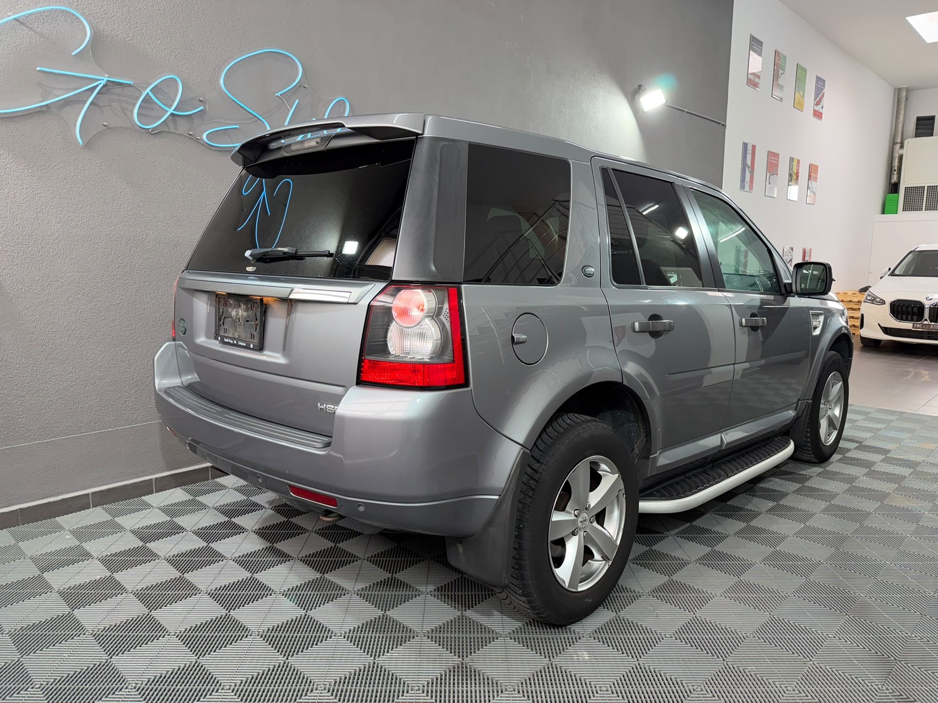 LAND ROVER Freelander 2.2 SD4 HSE Automatic-image-2