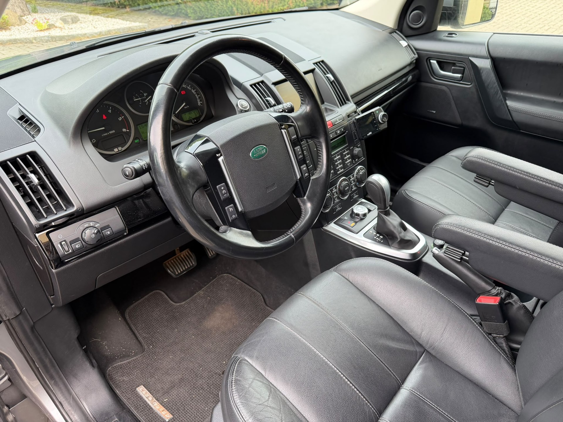 LAND ROVER Freelander 2.2 SD4 HSE Automatic-image-1