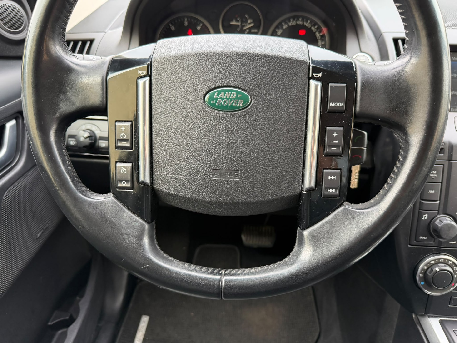 LAND ROVER Freelander 2.2 SD4 HSE Automatic-image-13