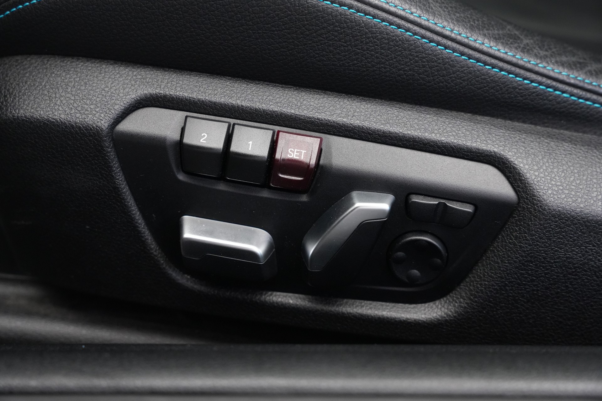 BMW M2 Competition Drivelogic *CH-Fahrzeug* *Carbon* *Harman/Kardon*-image-25
