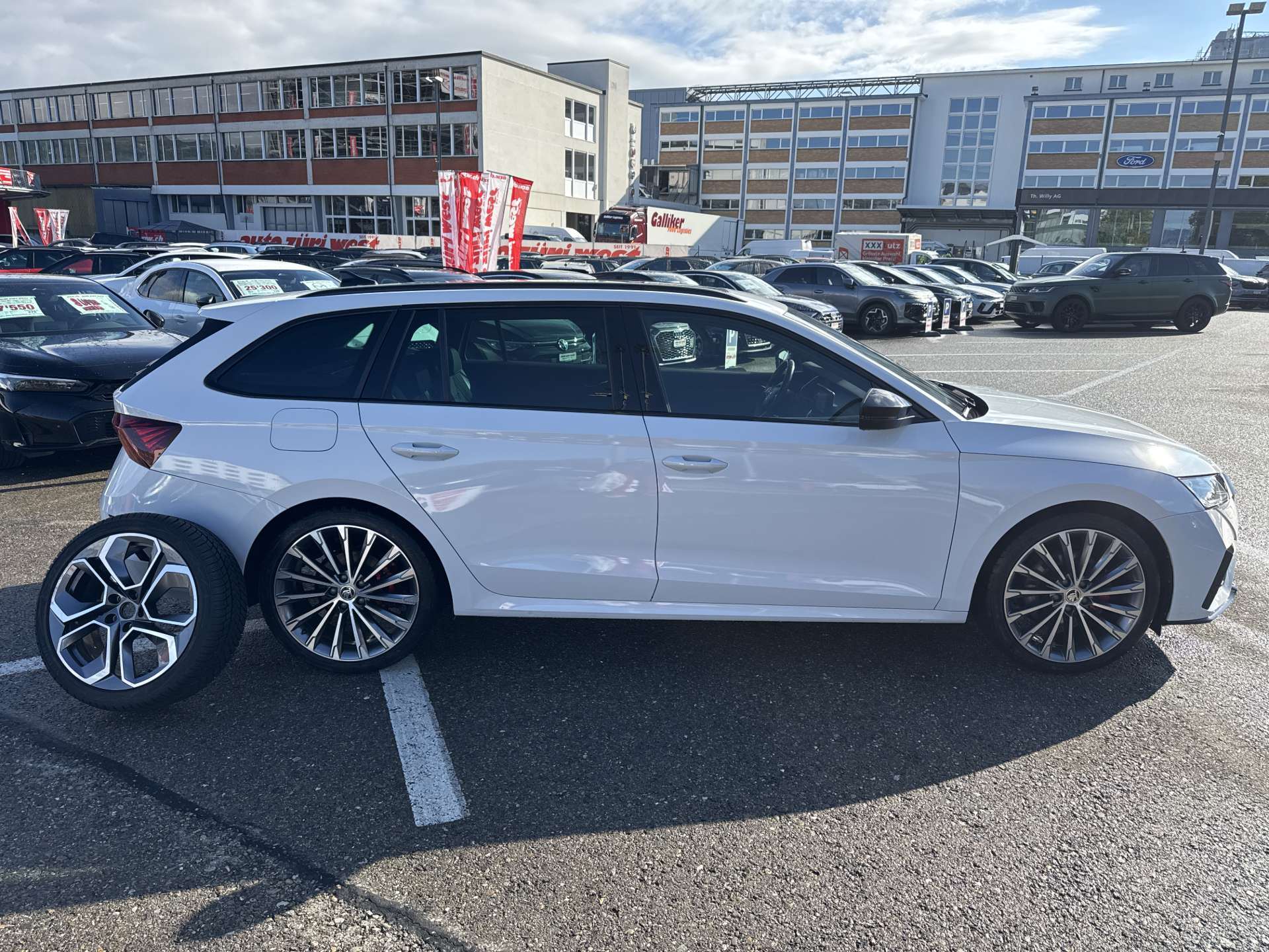 SKODA Octavia Combi 2.0 TDi RS 200PS 4x4 DSG-Automat-image-10