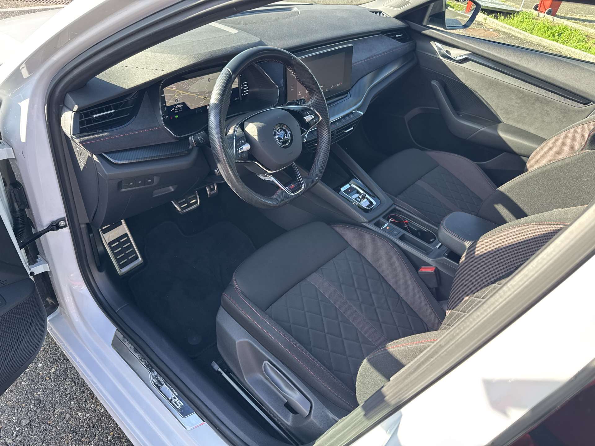 SKODA Octavia Combi 2.0 TDi RS 200PS 4x4 DSG-Automat-image-5