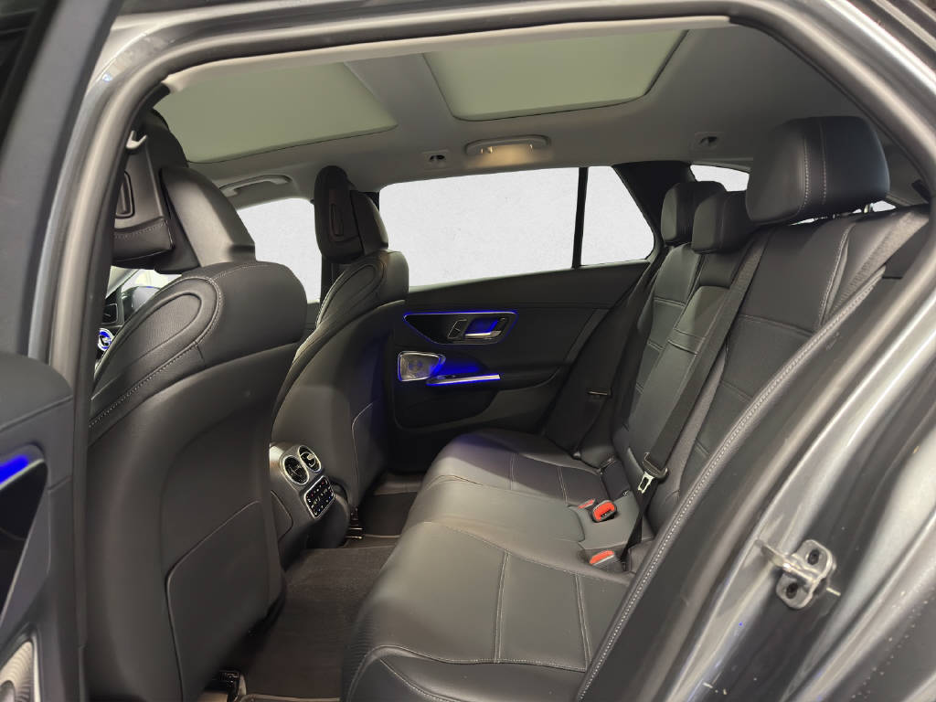MERCEDES-BENZ C 200 AMG Line 4Matic T-Modell-image-13