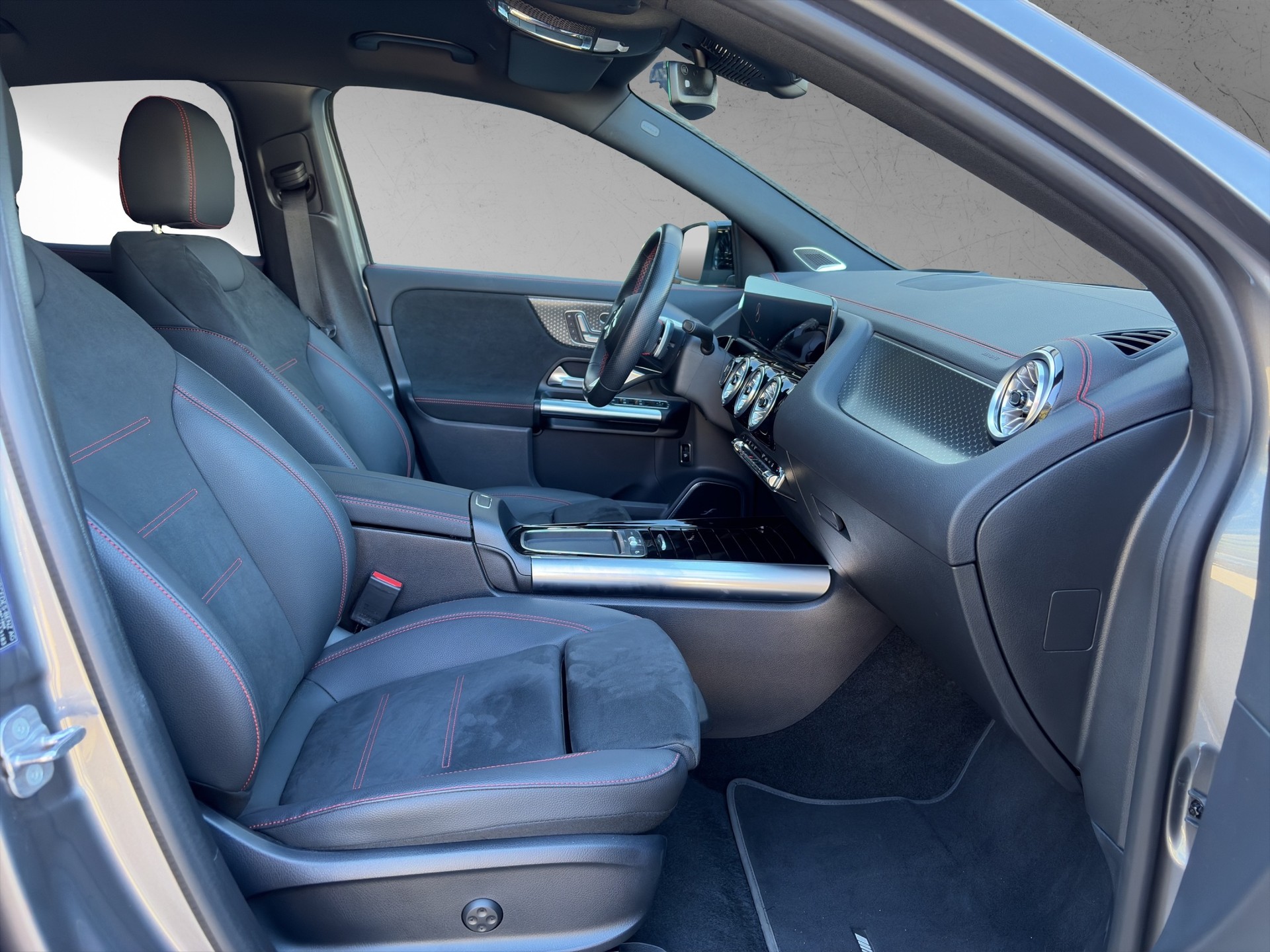 MERCEDES-BENZ EQA 350 AMG LINE 4Matic Swiss Star-image-9