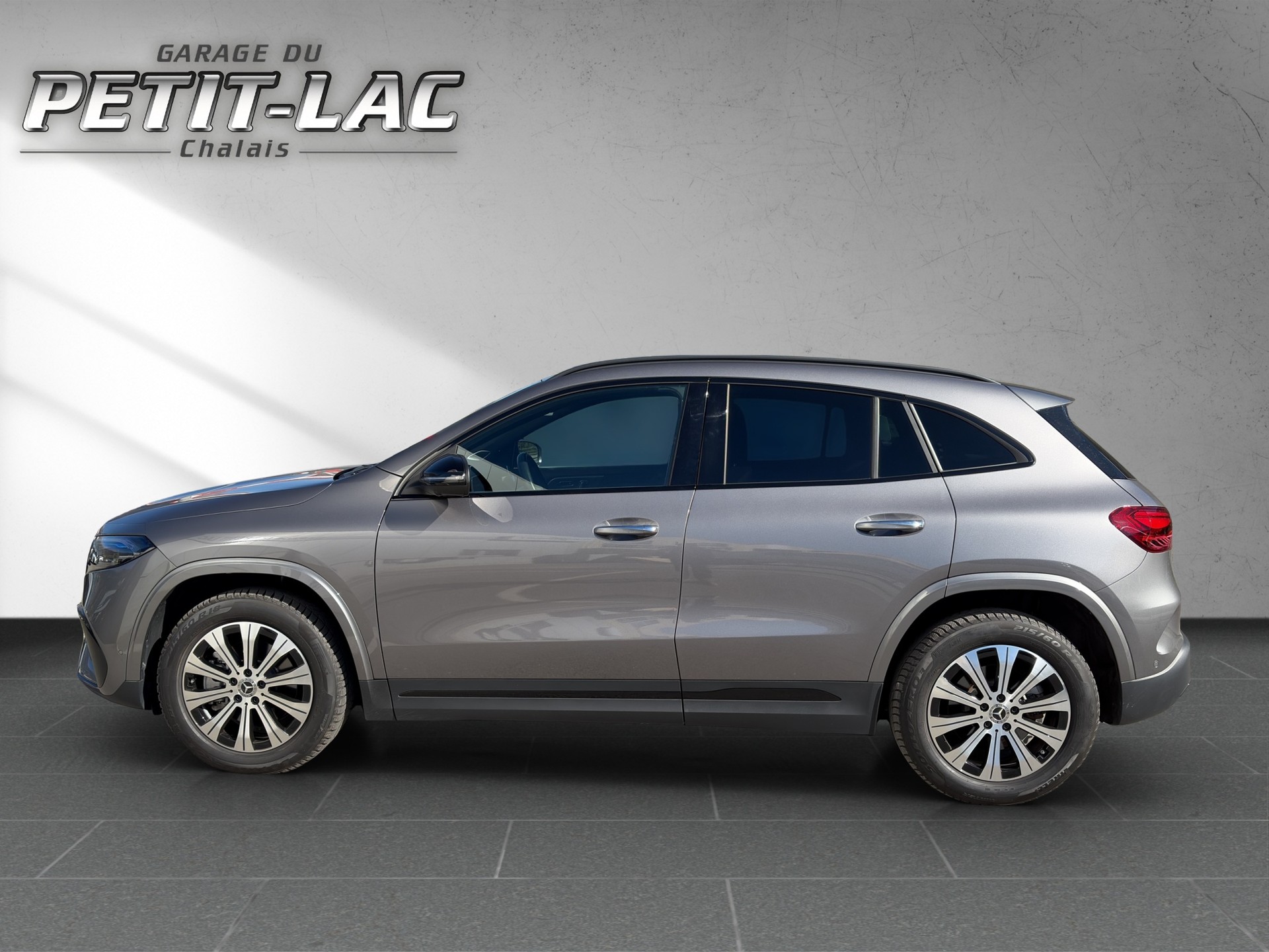 MERCEDES-BENZ EQA 350 AMG LINE 4Matic Swiss Star-image-2