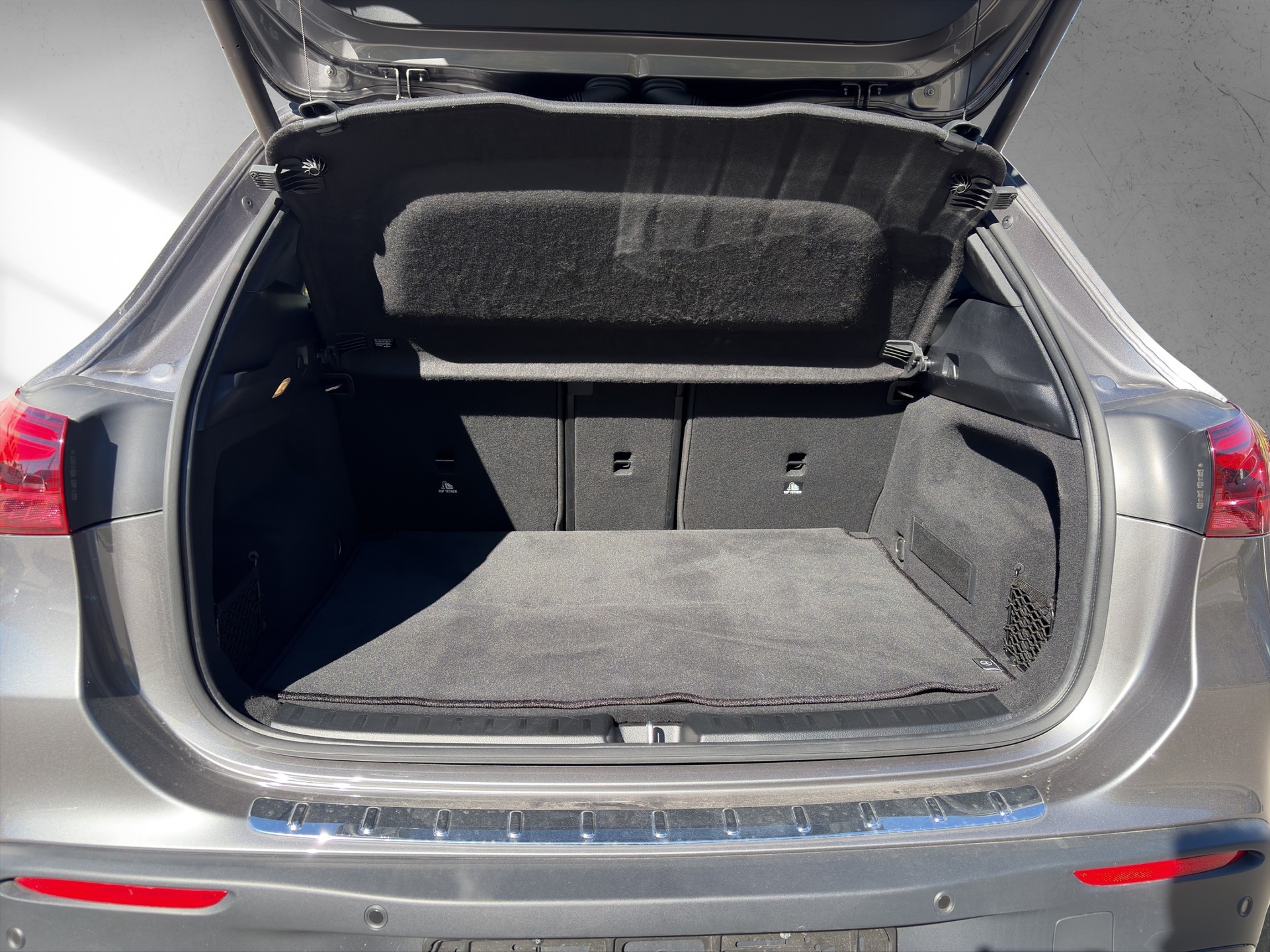 MERCEDES-BENZ EQA 350 AMG LINE 4Matic Swiss Star-image-8
