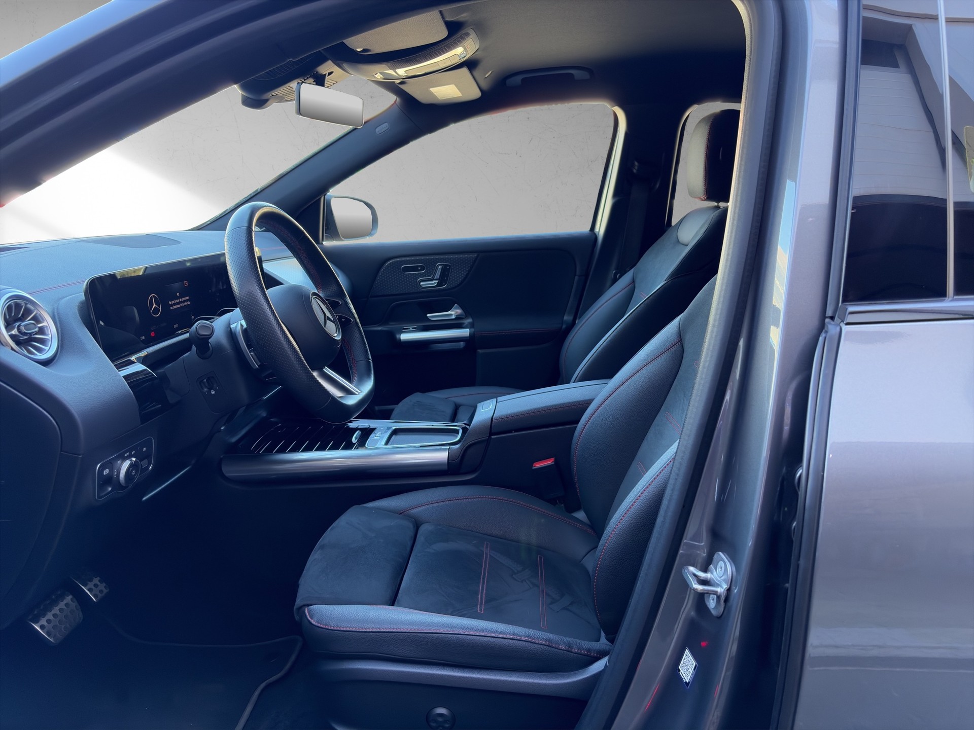 MERCEDES-BENZ EQA 350 AMG LINE 4Matic Swiss Star-image-10