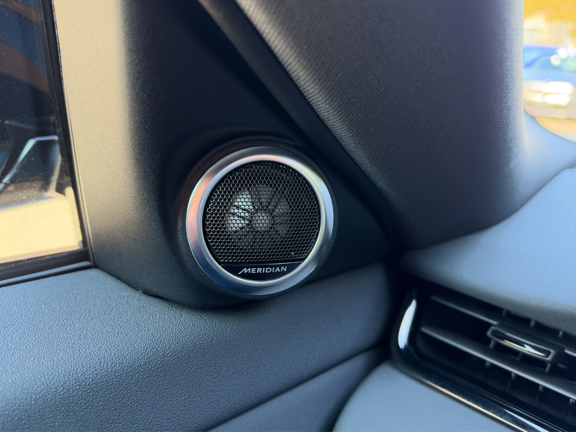 LAND ROVER Evoque P 270e Hoxton Black Edition HEAD UP DISPLAY! 5 Jahre Werksgarantie!-image-24