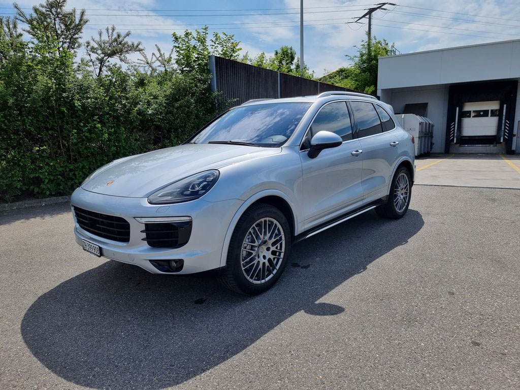 PORSCHE Cayenne S Diesel-showroom-element-1