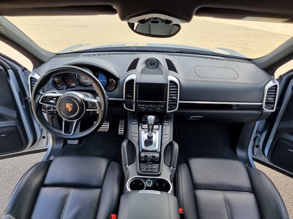 PORSCHE Cayenne S Diesel-image-17