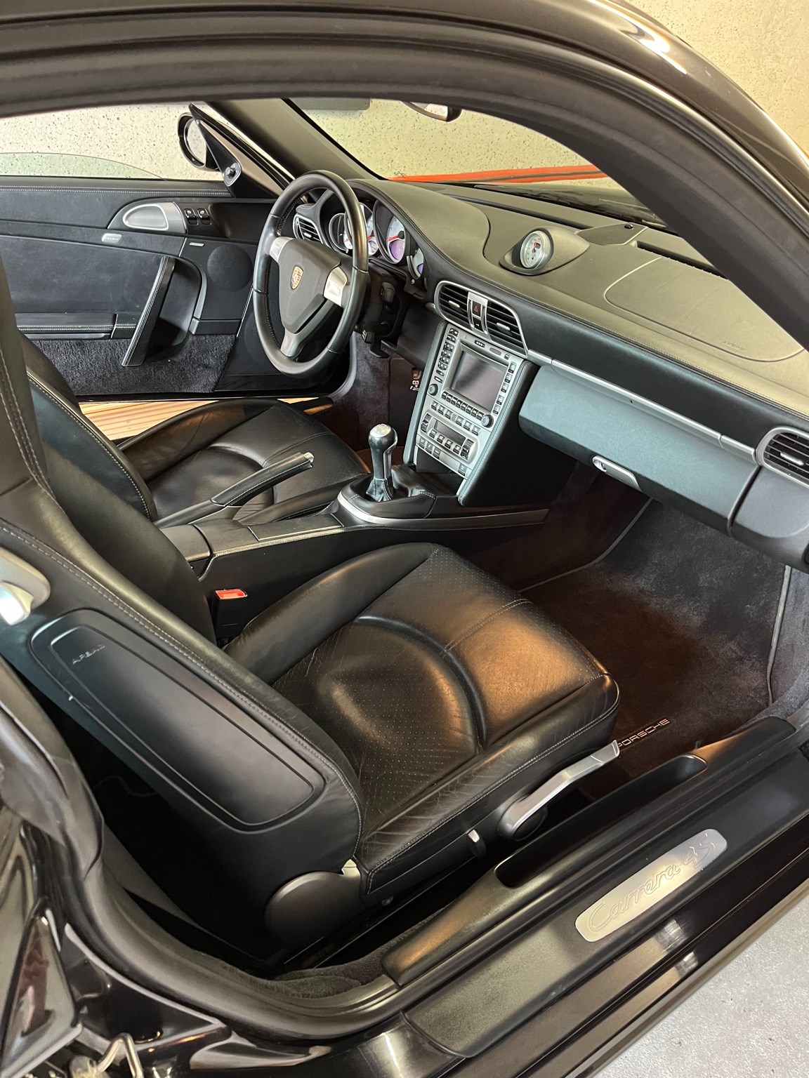 PORSCHE 911 Carrera 4S-image-13