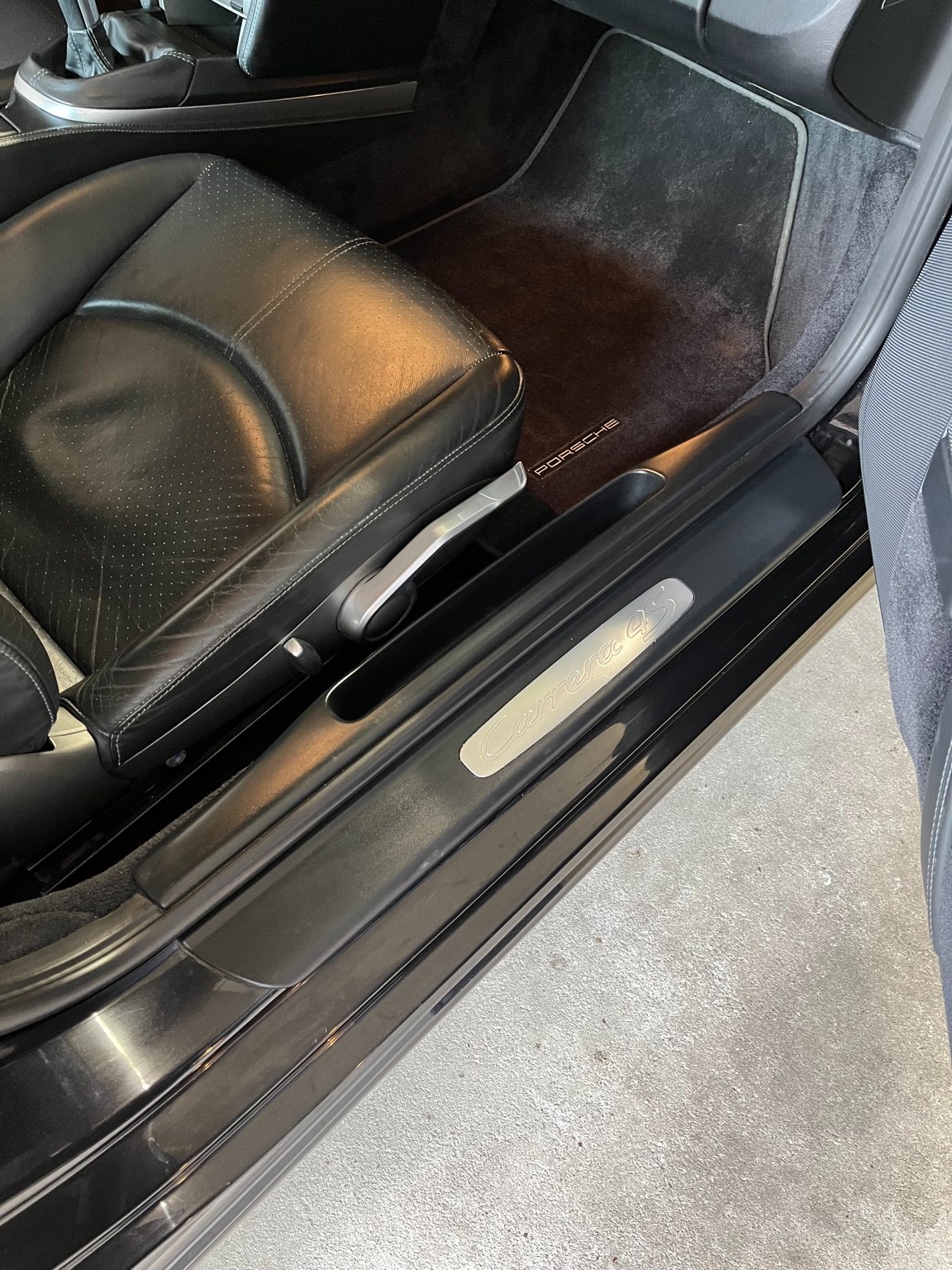 PORSCHE 911 Carrera 4S-image-10