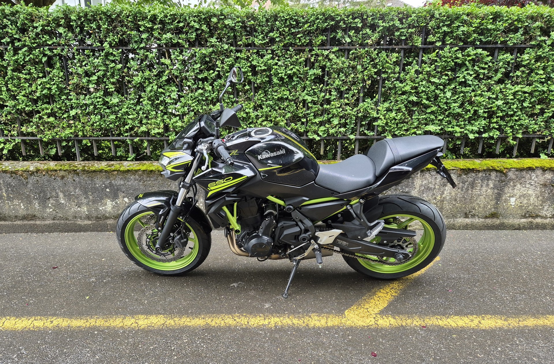 KAWASAKI Z 650-showroom-element-1