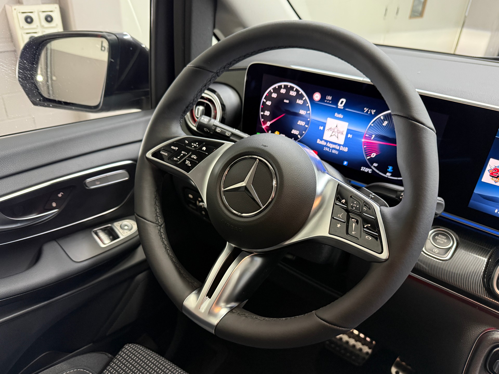 MERCEDES-BENZ V 250 d 4MATIC STYLE 3200mm L-image-14
