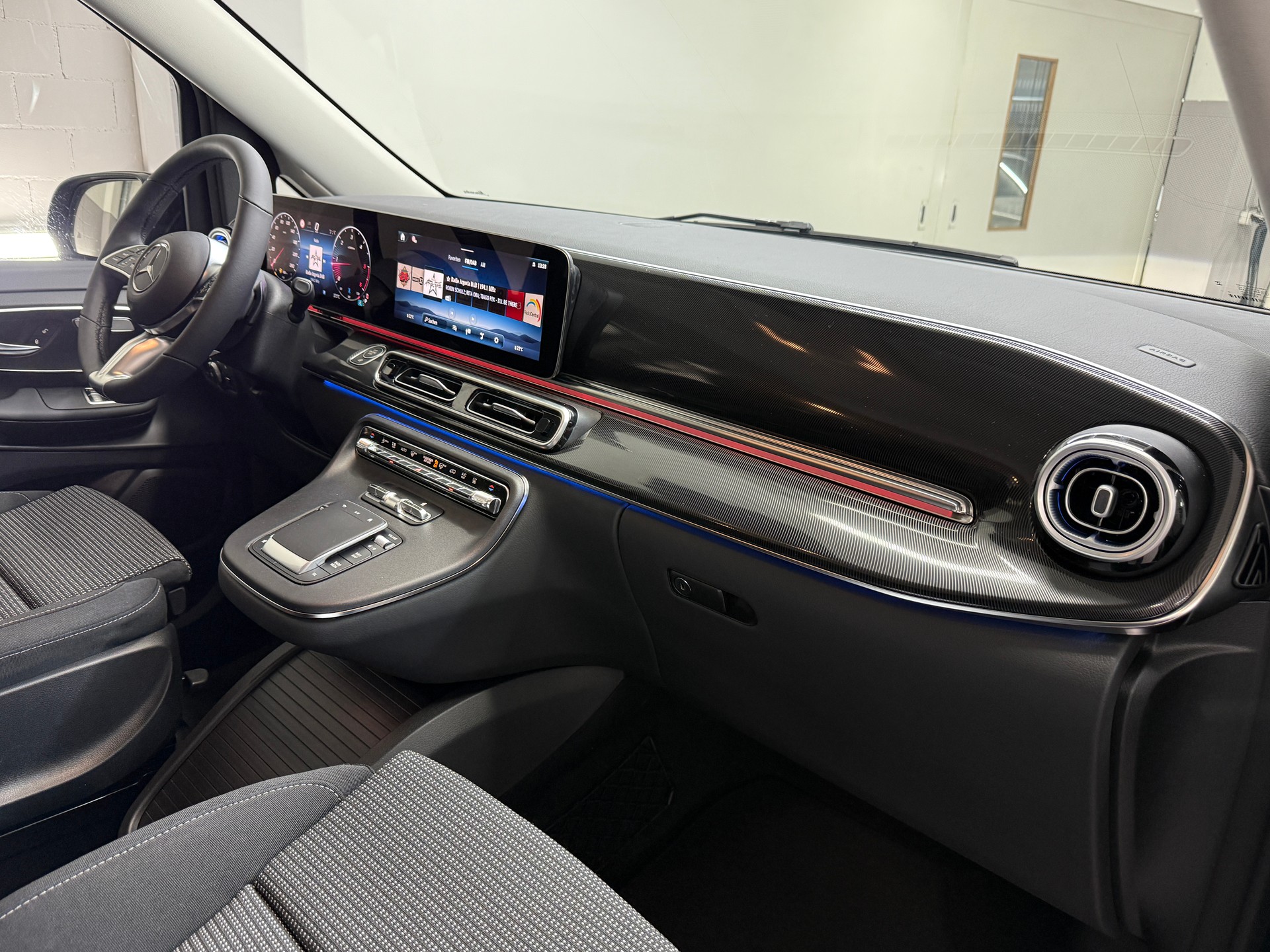 MERCEDES-BENZ V 250 d 4MATIC STYLE 3200mm L-image-9