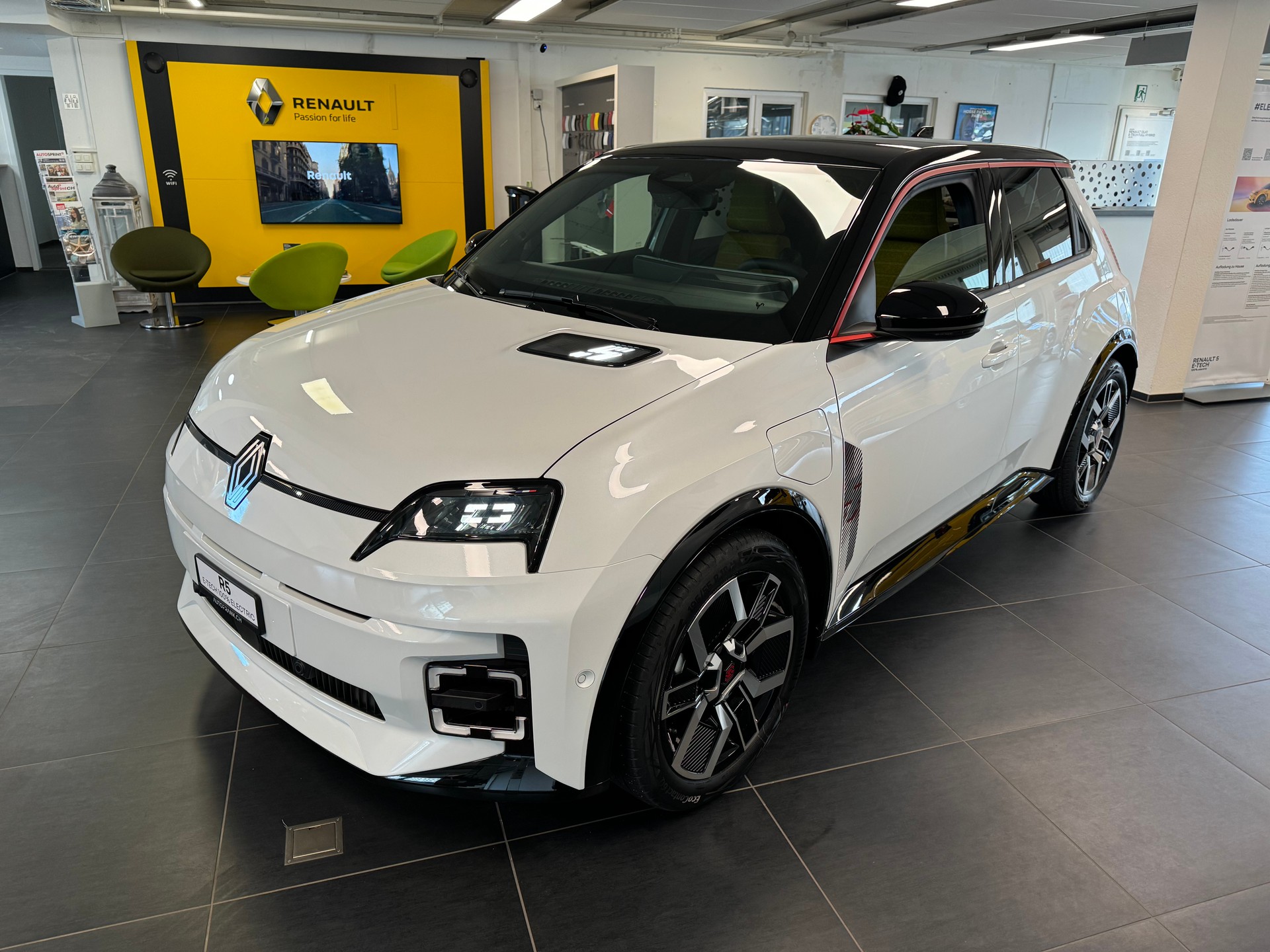 RENAULT R5 E-TECH 100% ELECTRIC iconic five 150PS Comfort Range-image-0