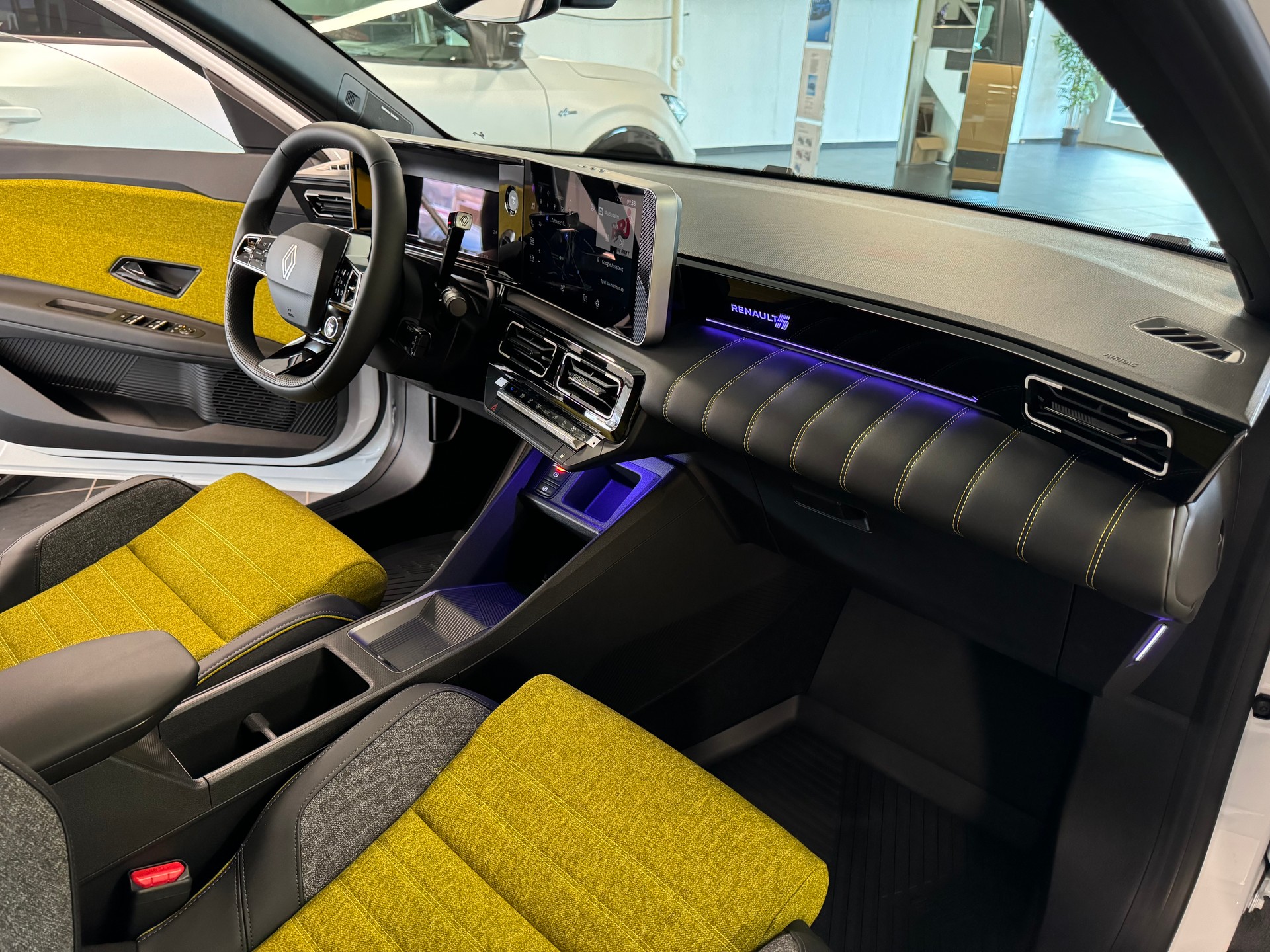 RENAULT R5 E-TECH 100% ELECTRIC iconic five 150PS Comfort Range-image-11
