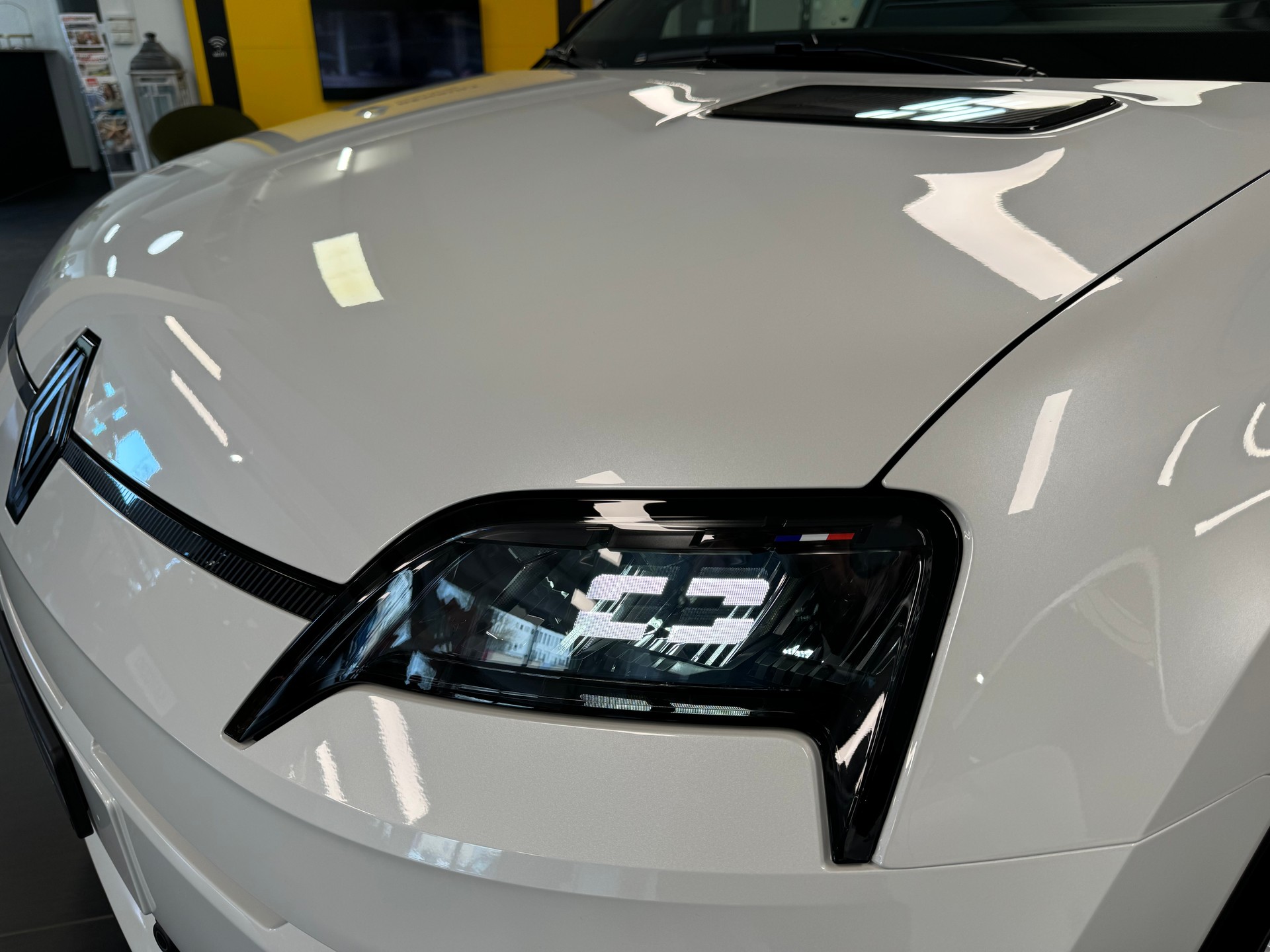 RENAULT R5 E-TECH 100% ELECTRIC iconic five 150PS Comfort Range-image-17