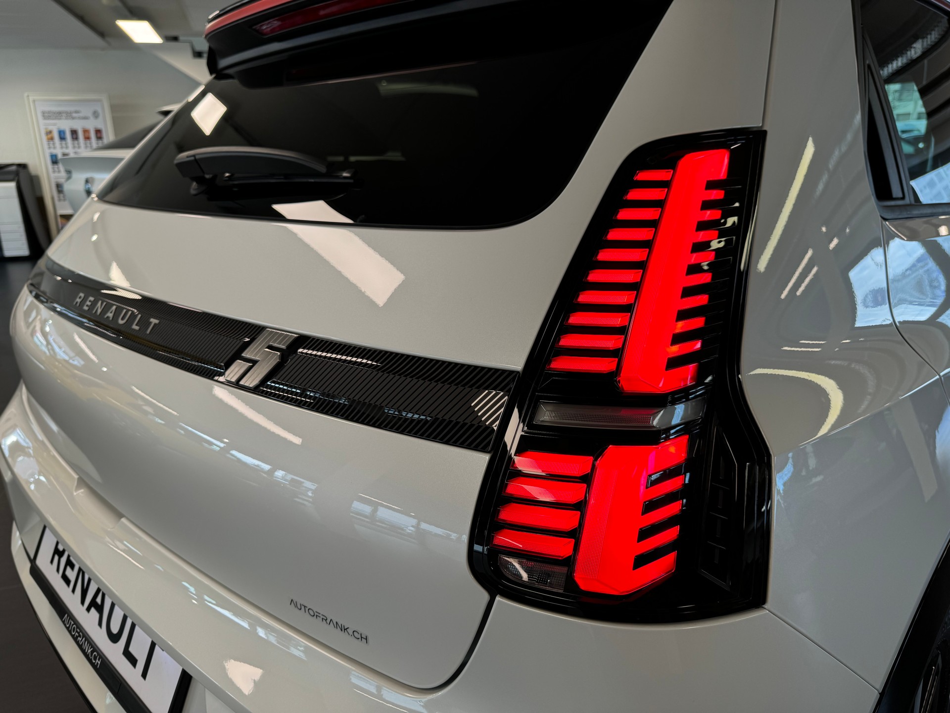 RENAULT R5 E-TECH 100% ELECTRIC iconic five 150PS Comfort Range-image-16