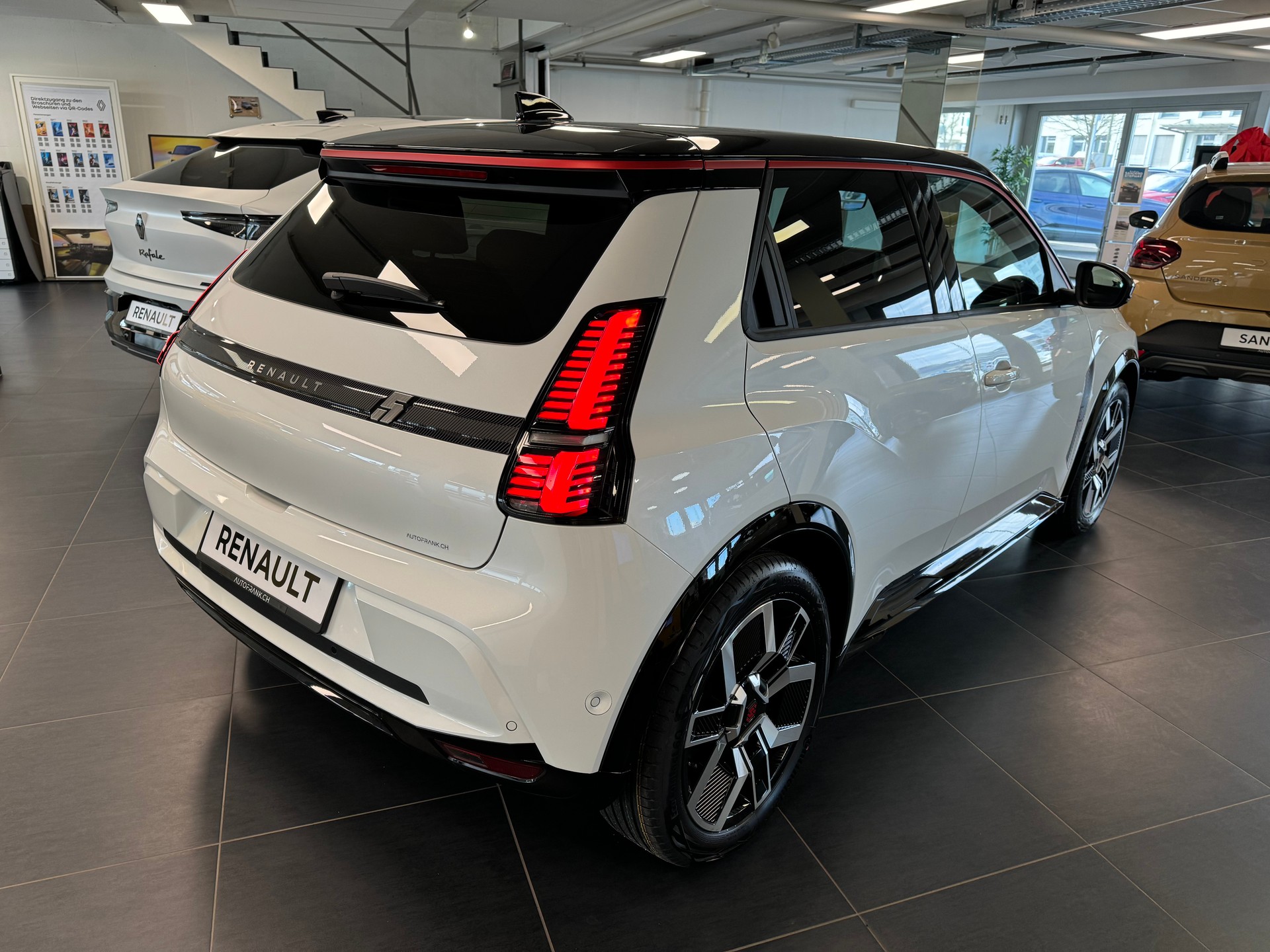 RENAULT R5 E-TECH 100% ELECTRIC iconic five 150PS Comfort Range-image-4