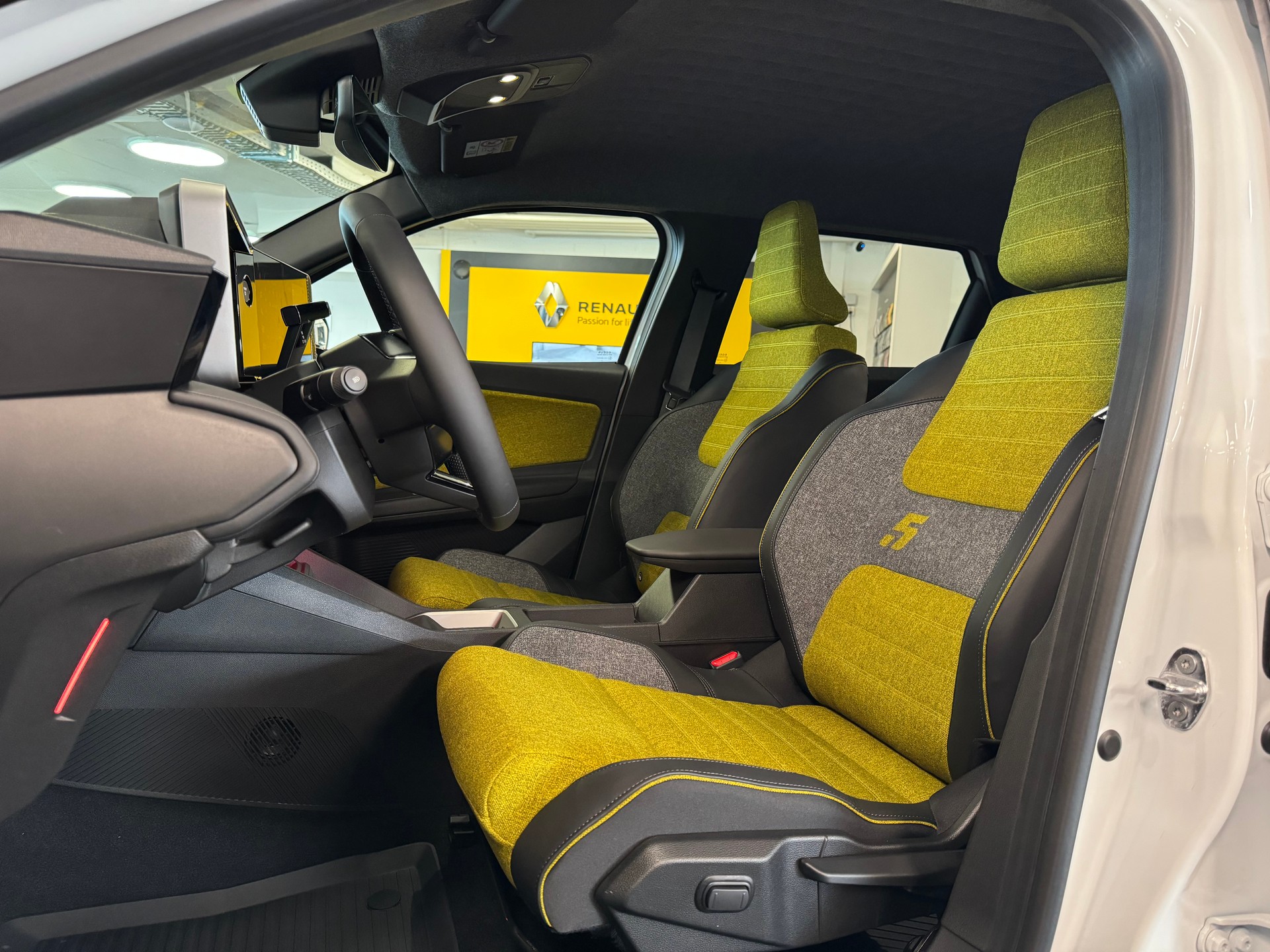 RENAULT R5 E-TECH 100% ELECTRIC iconic five 150PS Comfort Range-image-9