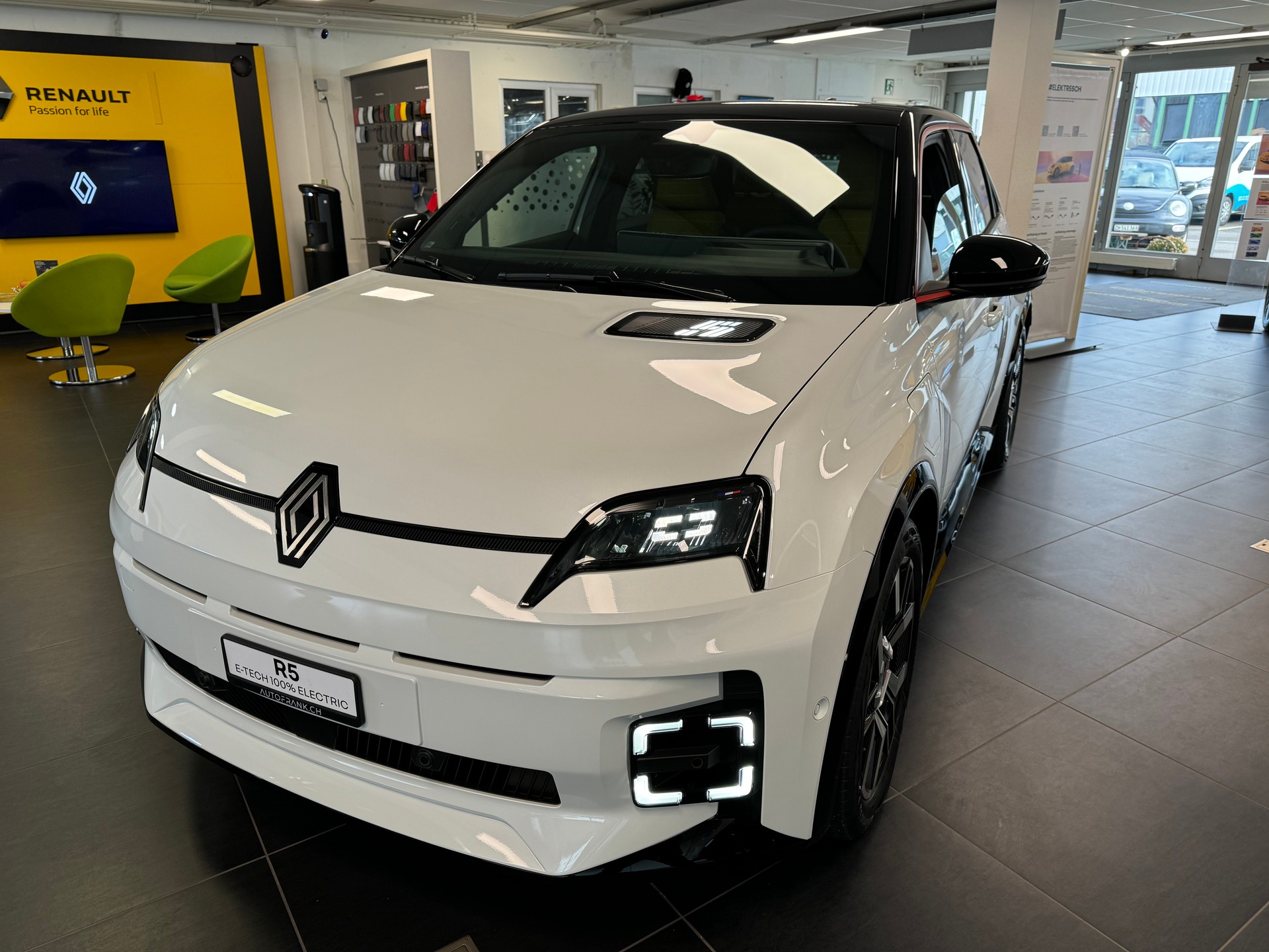 RENAULT R5 E-TECH 100% ELECTRIC iconic five 150PS Comfort Range-image-1
