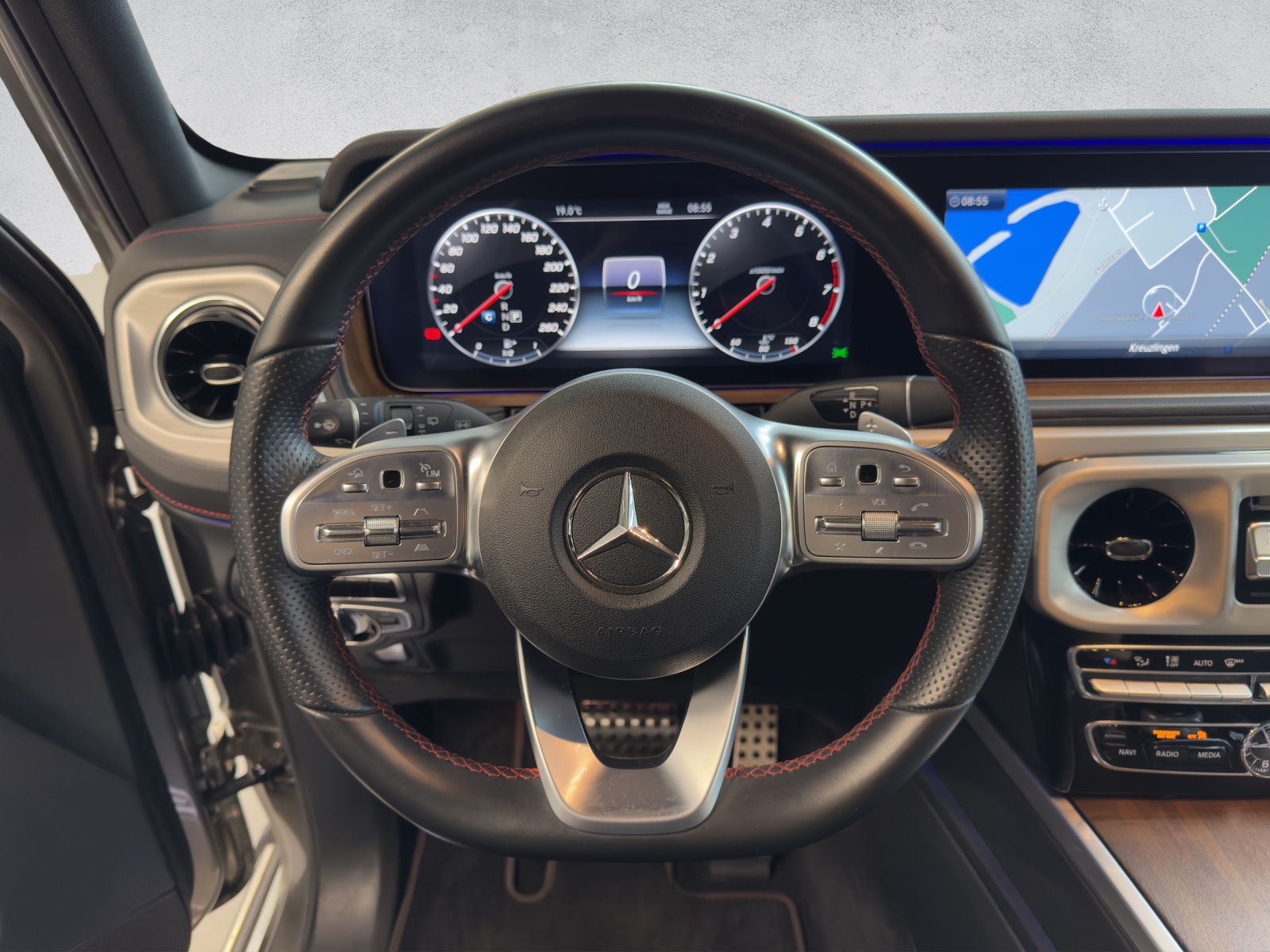 MERCEDES-BENZ G 500 AMG Line-image-12