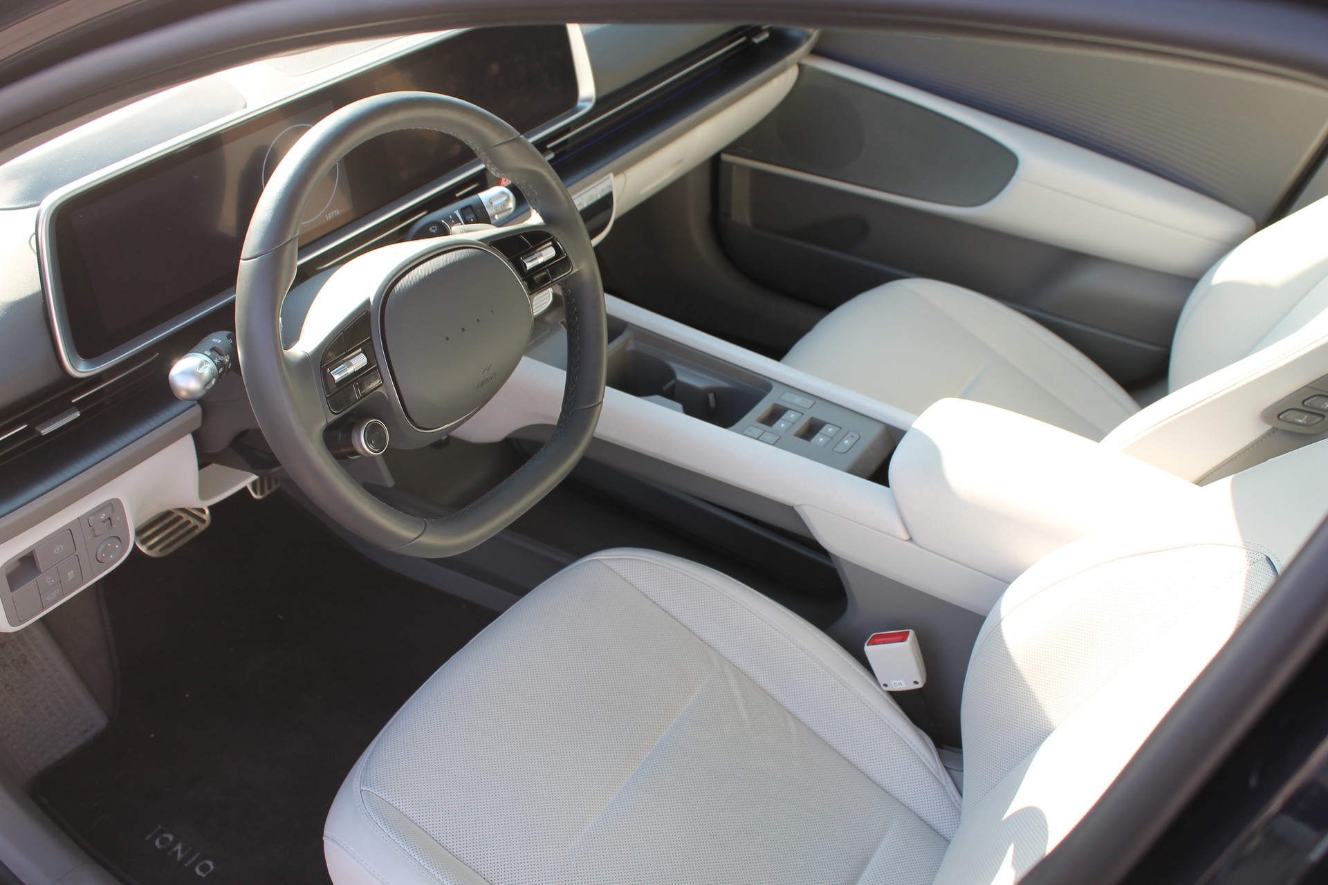HYUNDAI Ioniq 6 77kWh Launch Edition 2WD-image-11