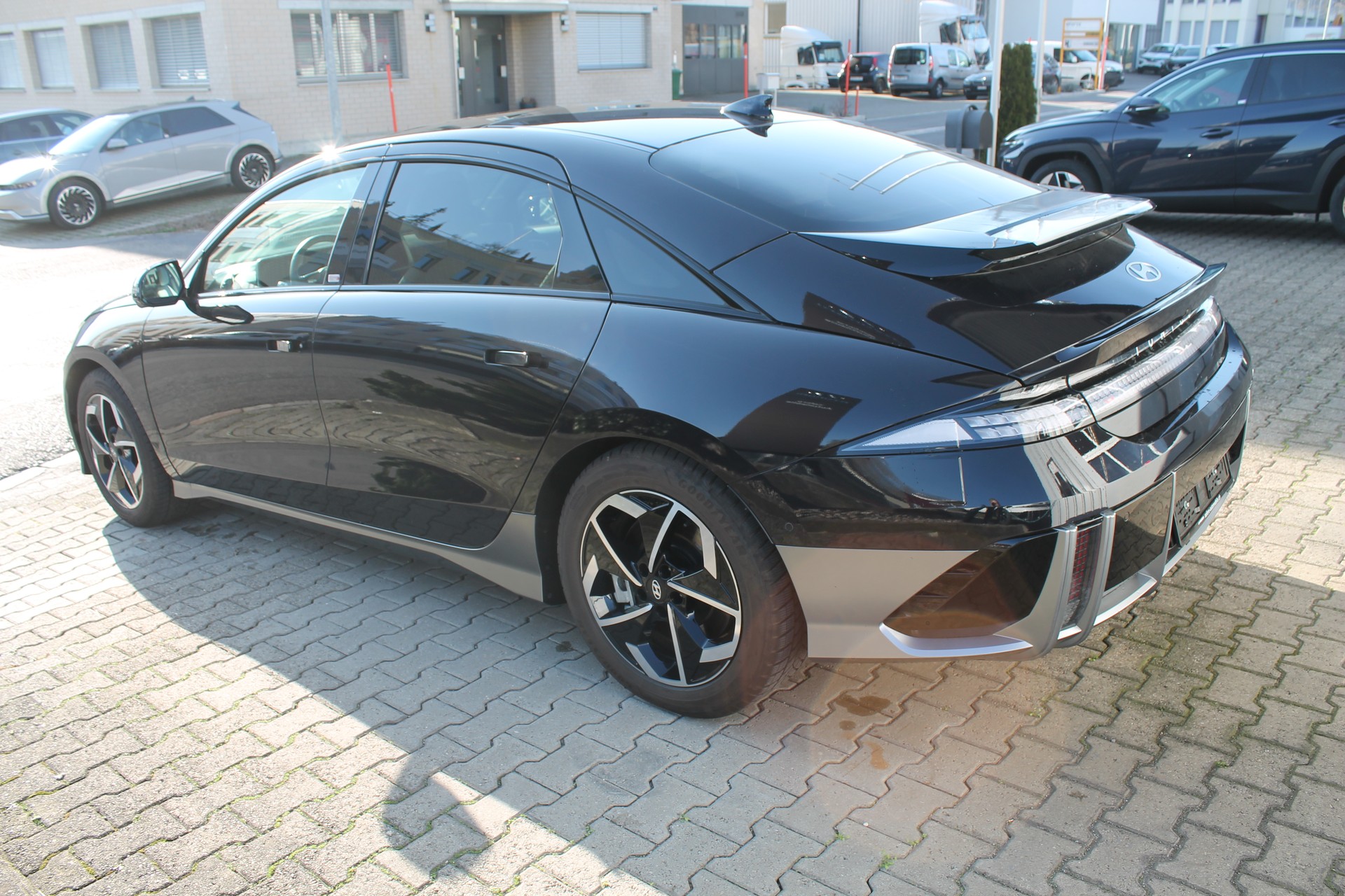 HYUNDAI Ioniq 6 77kWh Launch Edition 2WD-image-5