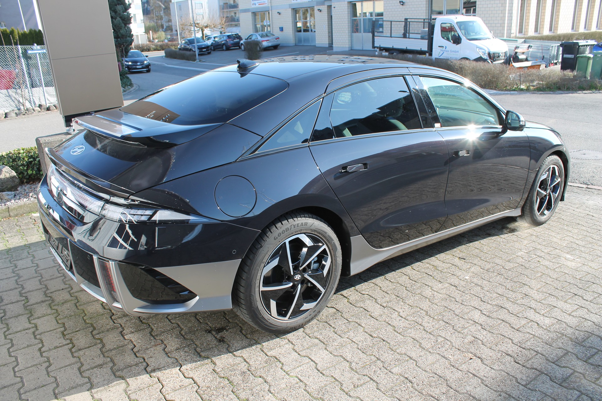 HYUNDAI Ioniq 6 77kWh Launch Edition 2WD-image-3