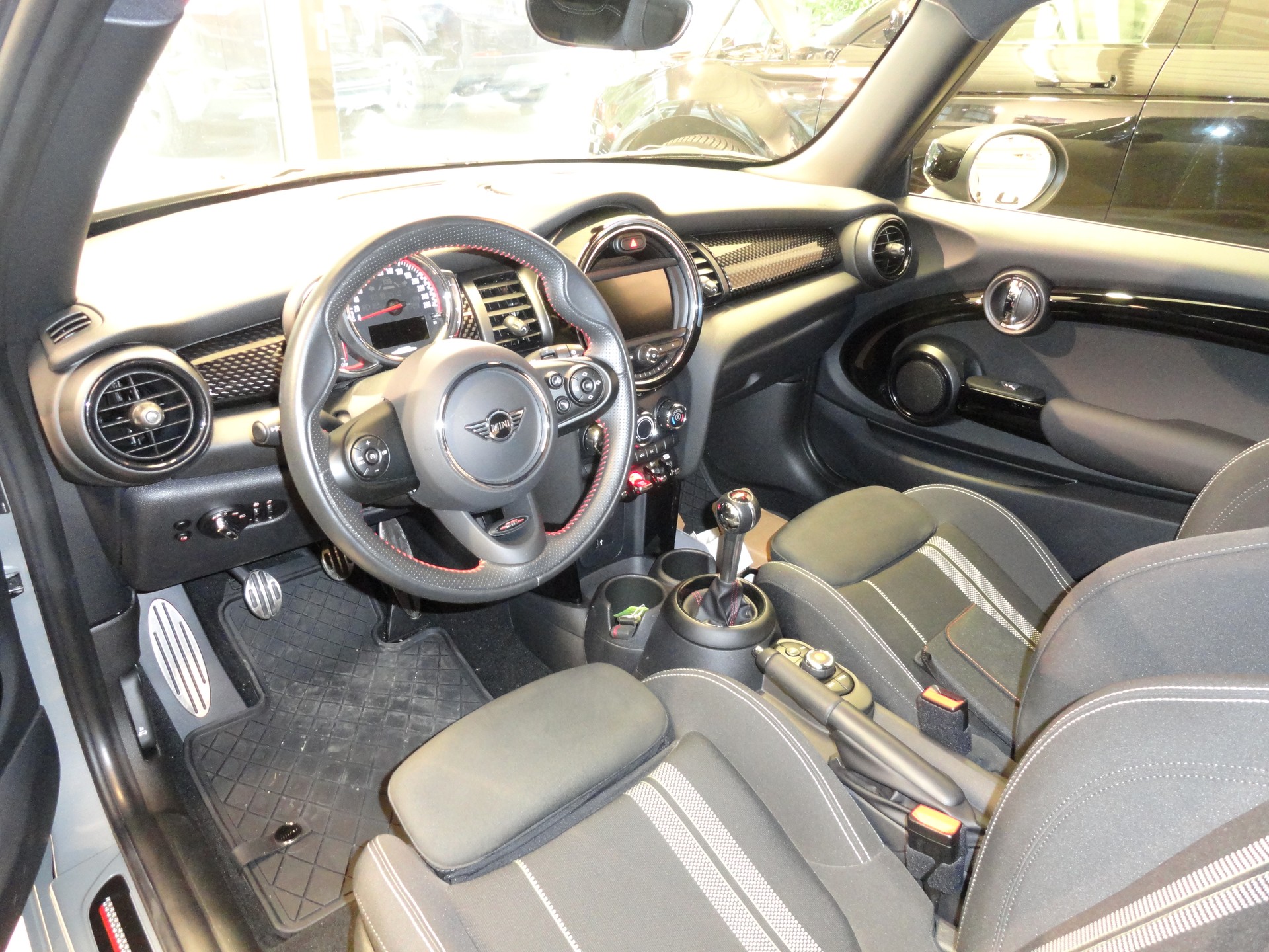 MINI Cooper John Cooper Works-image-4