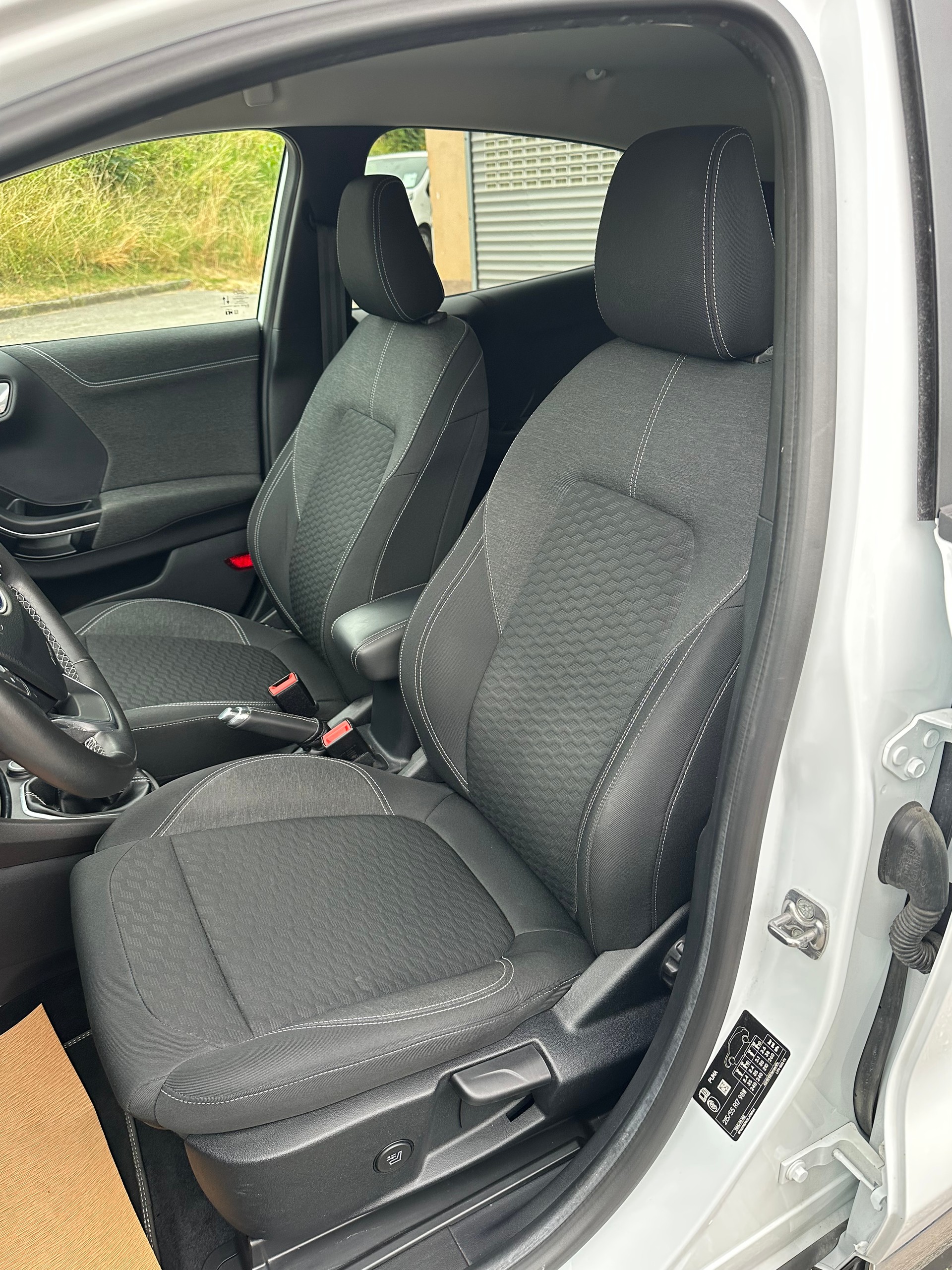 FORD Puma 1.0 MHEV Titanium-image-9