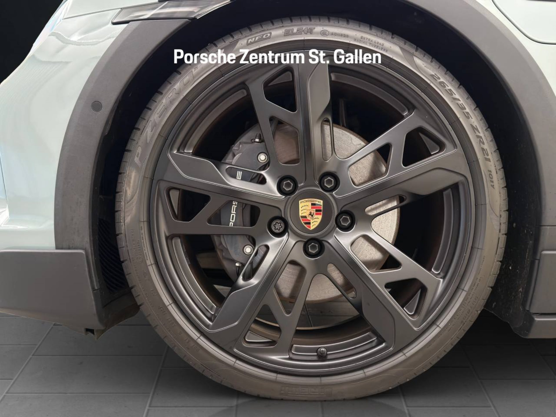 PORSCHE Taycan 4 Cross Turismo-image-10