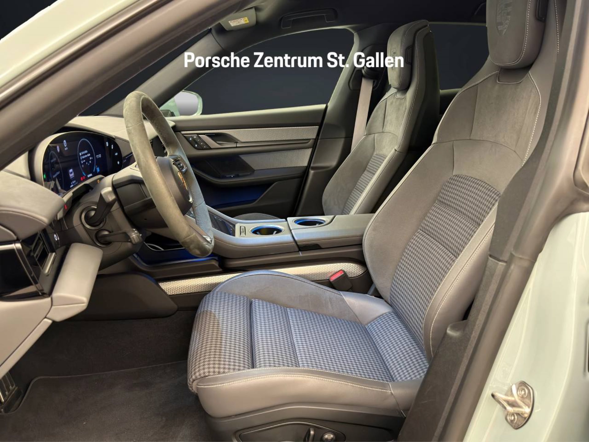 PORSCHE Taycan 4 Cross Turismo-image-4