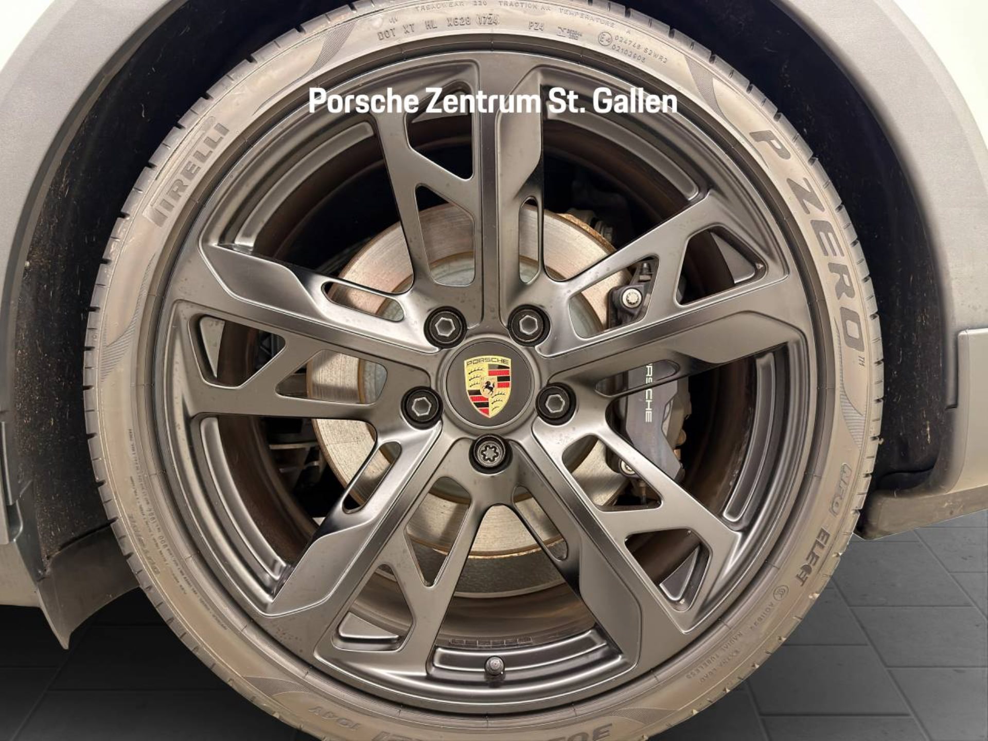 PORSCHE Taycan 4 Cross Turismo-image-11