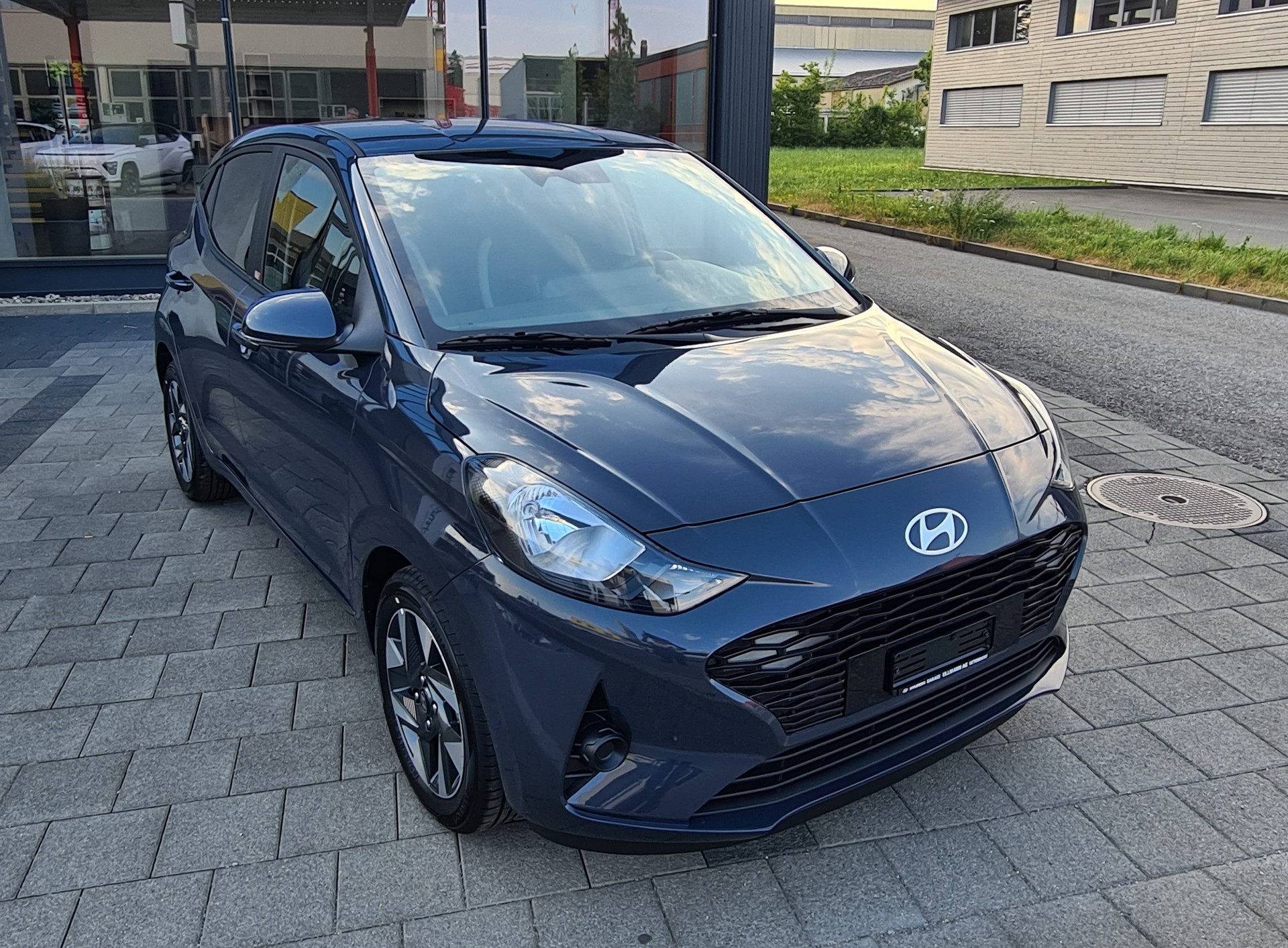 HYUNDAI i10 1.2 Amplia Aut.-image-1