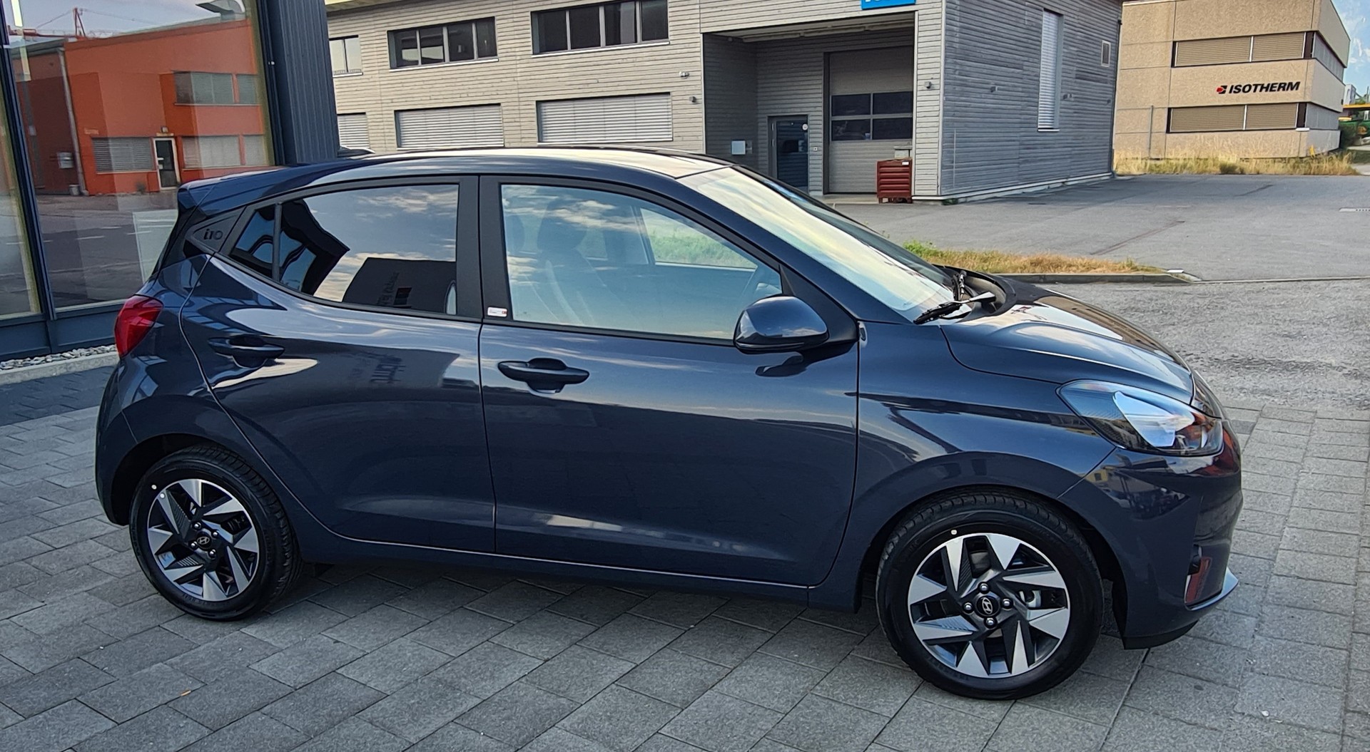 HYUNDAI i10 1.2 Amplia Aut.-image-2