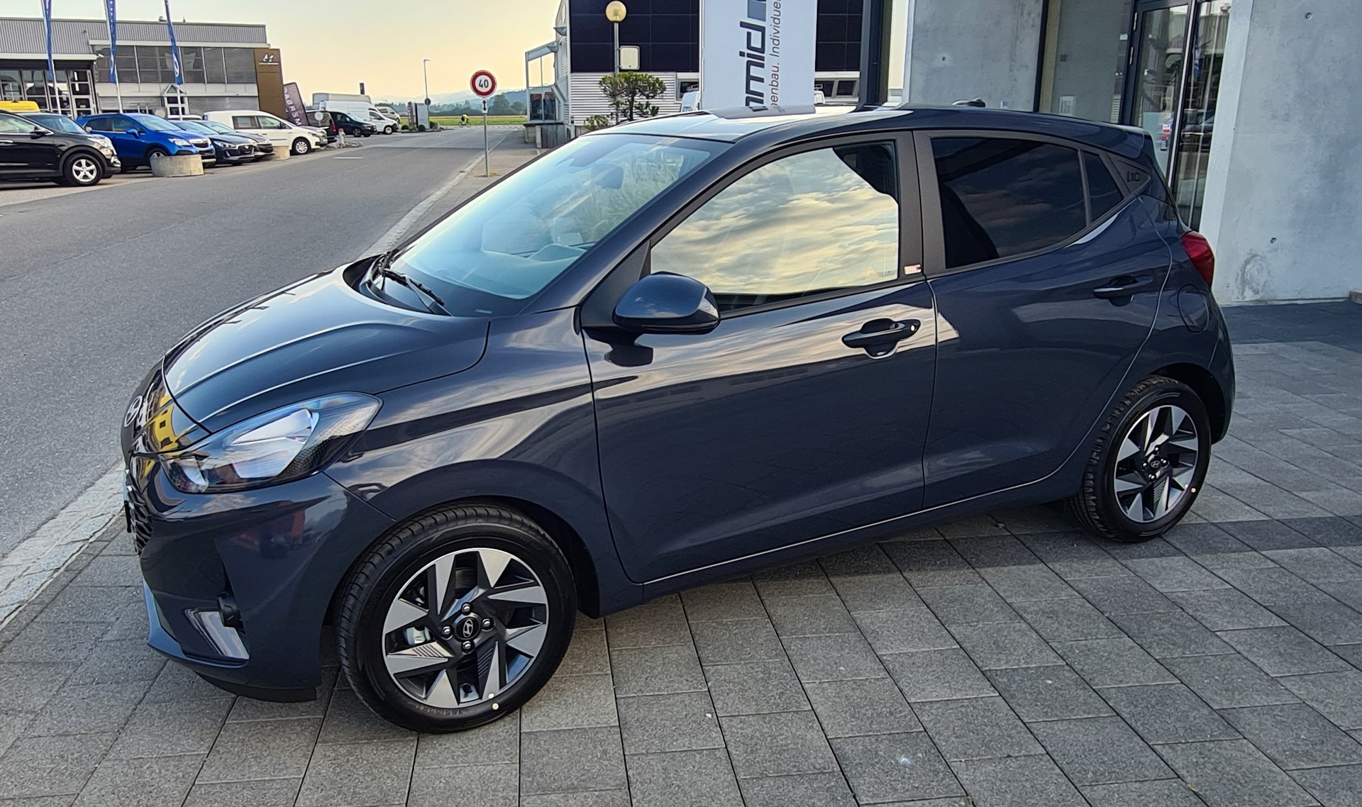 HYUNDAI i10 1.2 Amplia Aut.-image-7